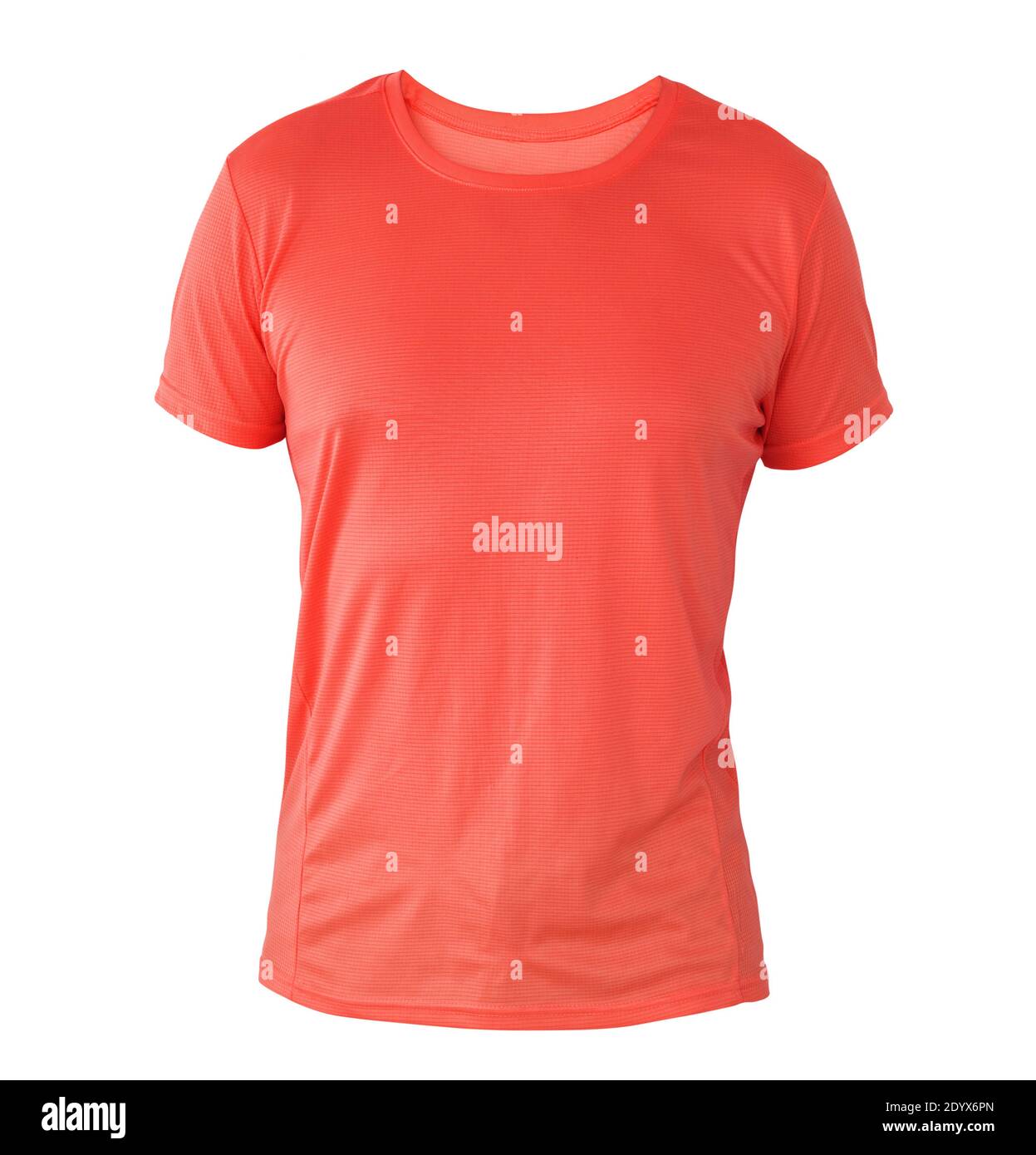 Modello di t-shirt rossa su manichino invisibile isolato su sfondo bianco, per il tuo mockup di design Foto Stock