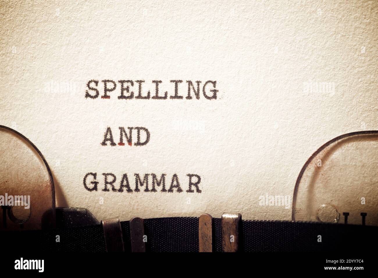 Ortografia e frase grammaticale scritta con una macchina da scrivere. Foto Stock