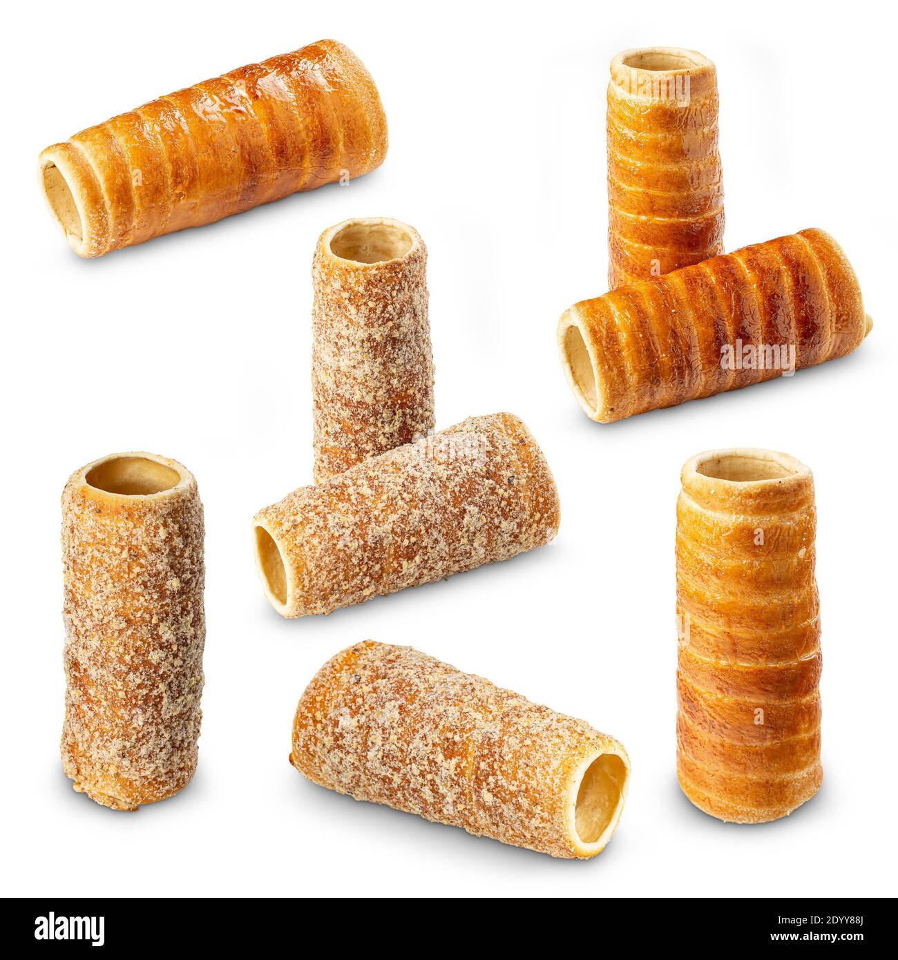 Set di pasta per dolci cimini ungheresi, zucchero e noci ricoperti su sfondo bianco Foto Stock
