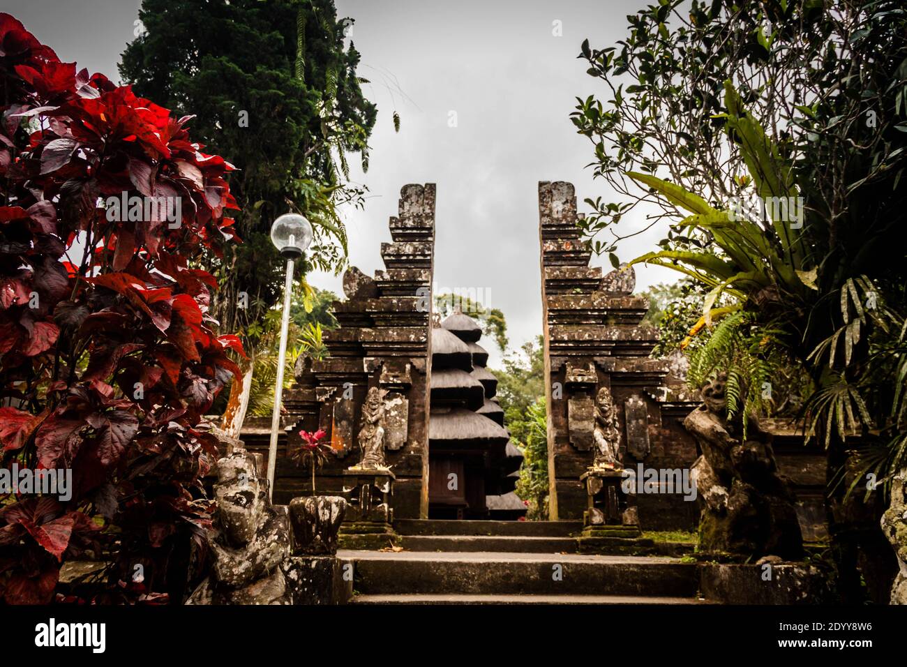 Pura Luhur Batukaru (Tempio di Batukaru) porta Foto Stock