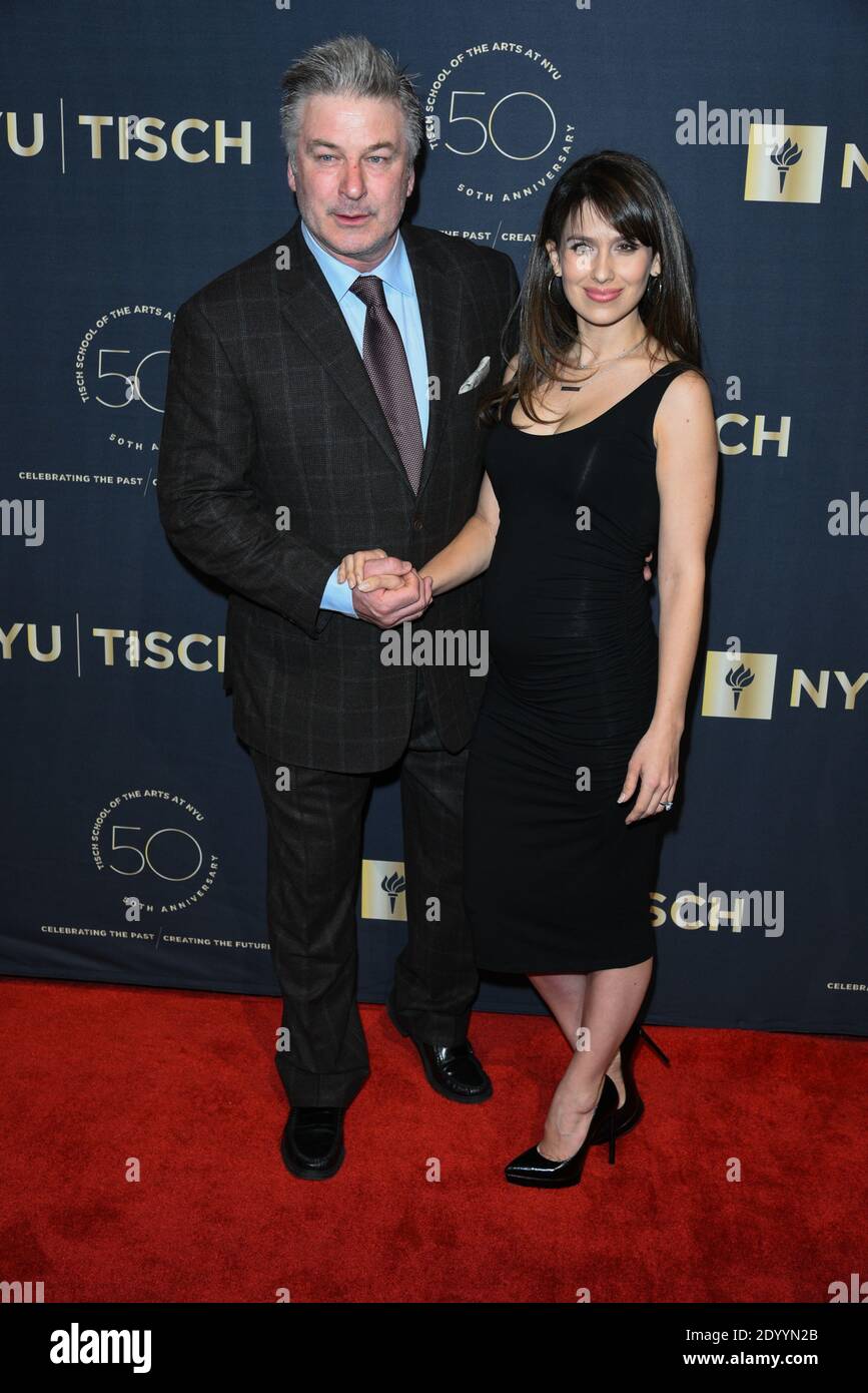 L'attore Alec Baldwin e Hilaria Baldwin partecipano al gala del 50° anniversario della NYU Tisch School of the Arts al Frederick P. Rose Hall, Jazz al Lincoln Center Foto Stock