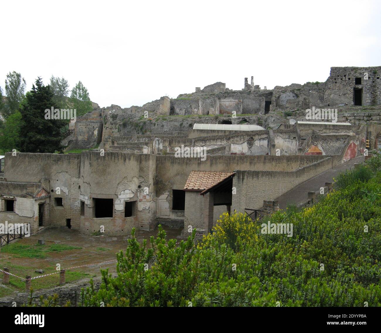 L'esterno dei bagni urbani rovine e scavi di Pompei A Napoli Italia Foto Stock