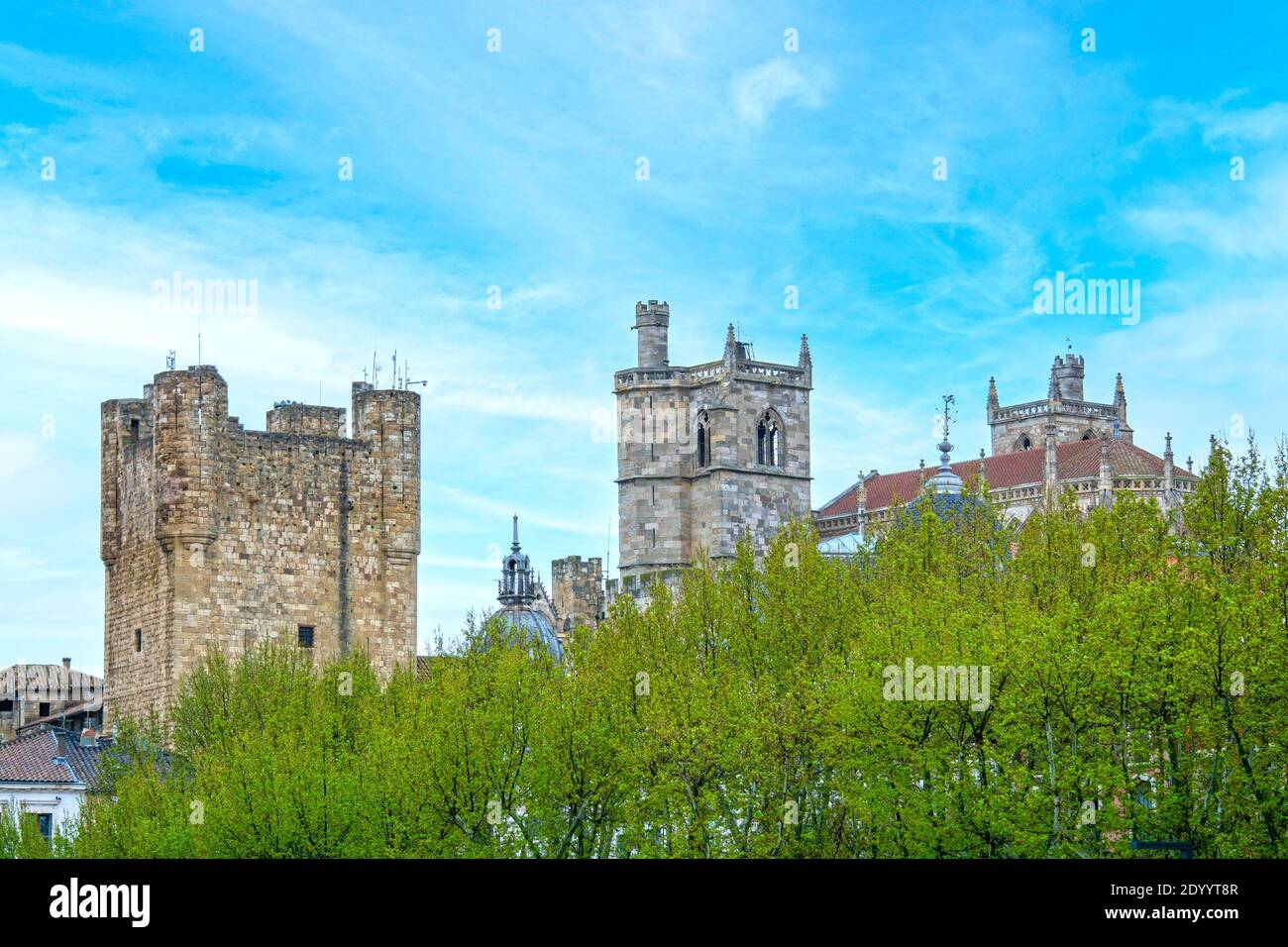 Narbonne paesaggio urbano in Francia, il Palazzo dell'Arcivescovo e la Cattedrale dei Santi Justus e Pastor Foto Stock