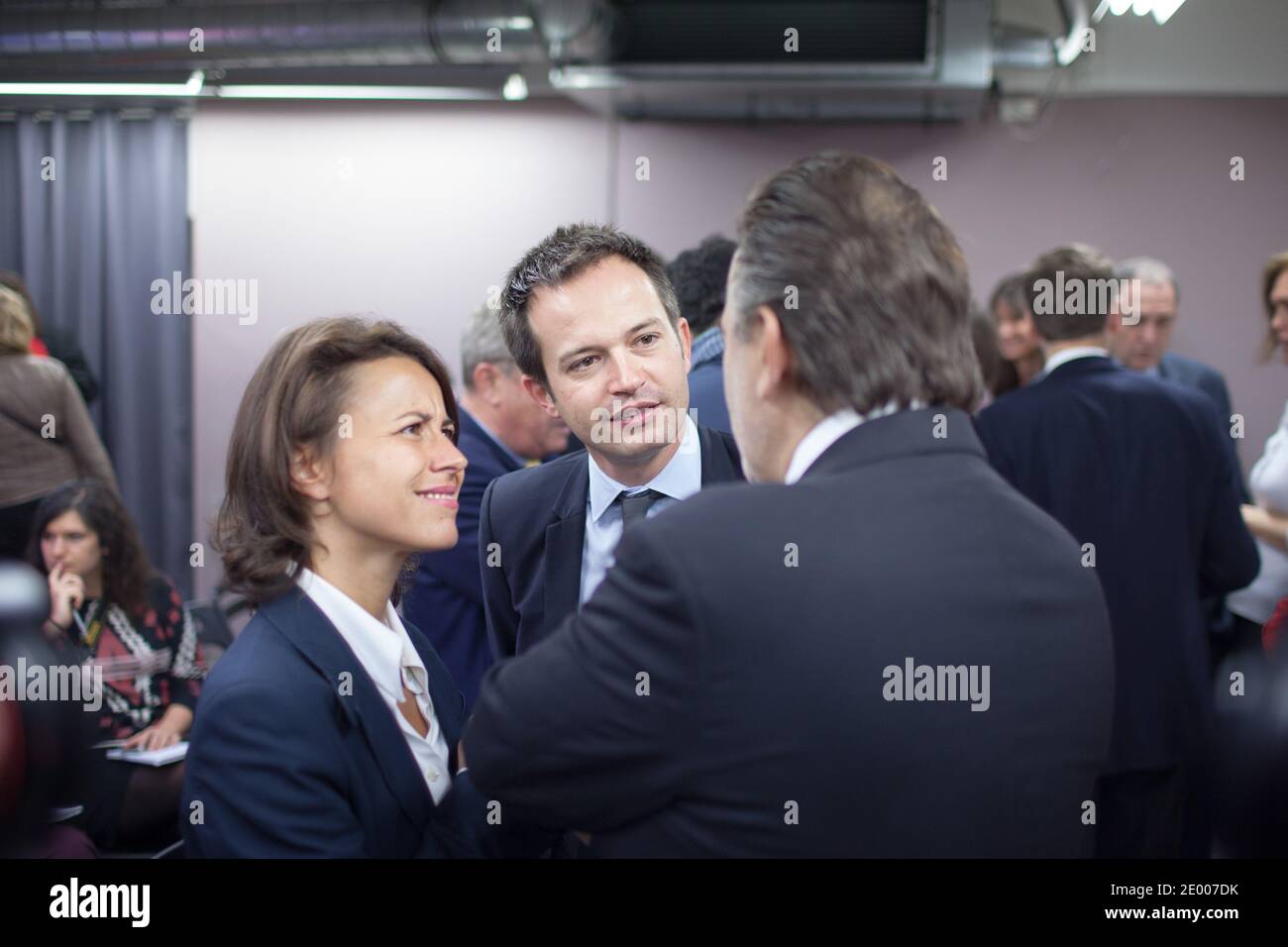 Pierre-Yves Bournazel ha raffigurato insieme a Delphine Burkli durante una conferenza stampa tenuta dall'ex ministro dell'Ecologia e candidato dell'UMP per il sindaco di Parigi alle elezioni locali del 2014, Nathalie Kosciusko-Morizet aka NKM nella sede della sua campagna, rue de la Lune, a Parigi, Francia, il 10 ottobre 2013. Foto di Romain boe/ABACAPRESS.COM Foto Stock