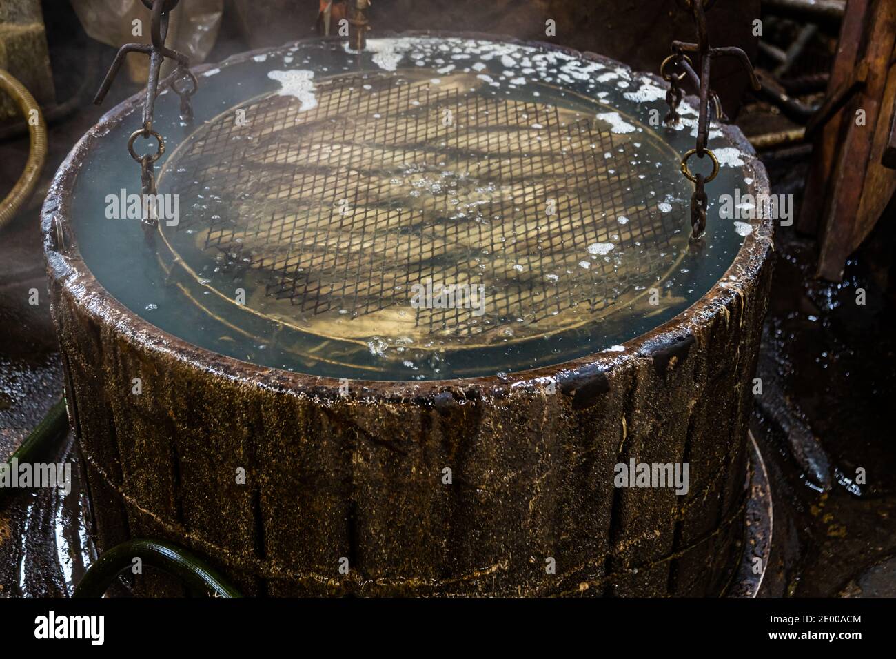 Yasuhisa Serizawa Katsuobushi della fabbricazione in Nishiizu-Cho, Shizuoka, Giappone Foto Stock