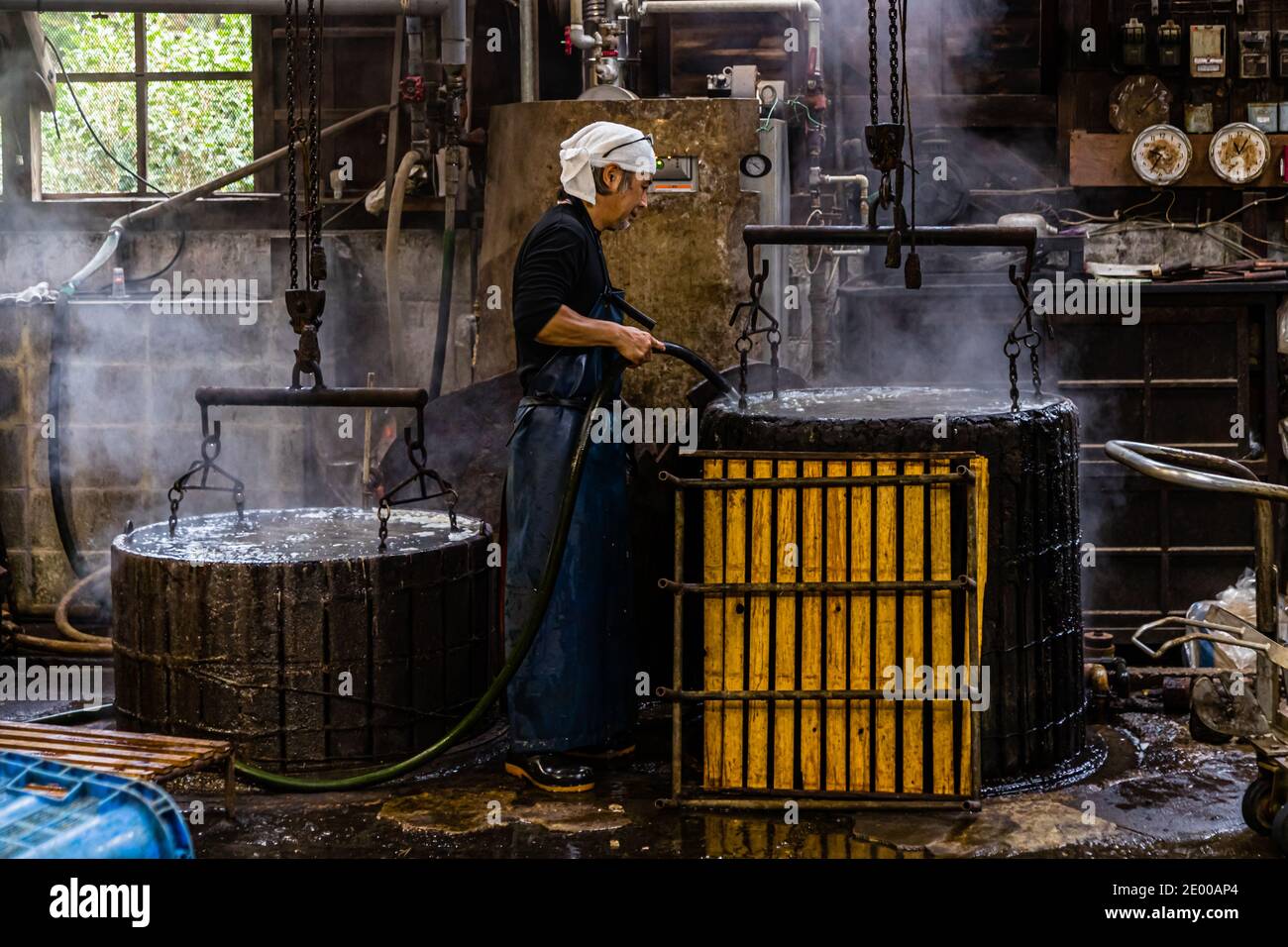 Yasuhisa Serizawa Katsuobushi della fabbricazione in Nishiizu-Cho, Shizuoka, Giappone Foto Stock