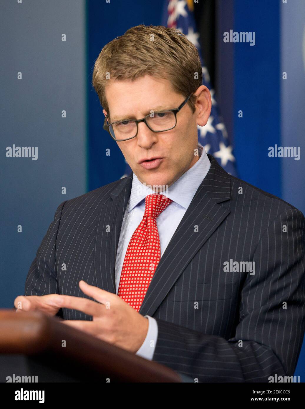 Il Segretario della Stampa della Casa Bianca Jay Carney conduce il suo Briefing giornaliero nella Sala Stampa Brady della Casa Bianca a Washington, DC, USA, martedì 15 ottobre 2013. Foto di Ron Sachs/CNP/ABACAPRESS.COM Foto Stock