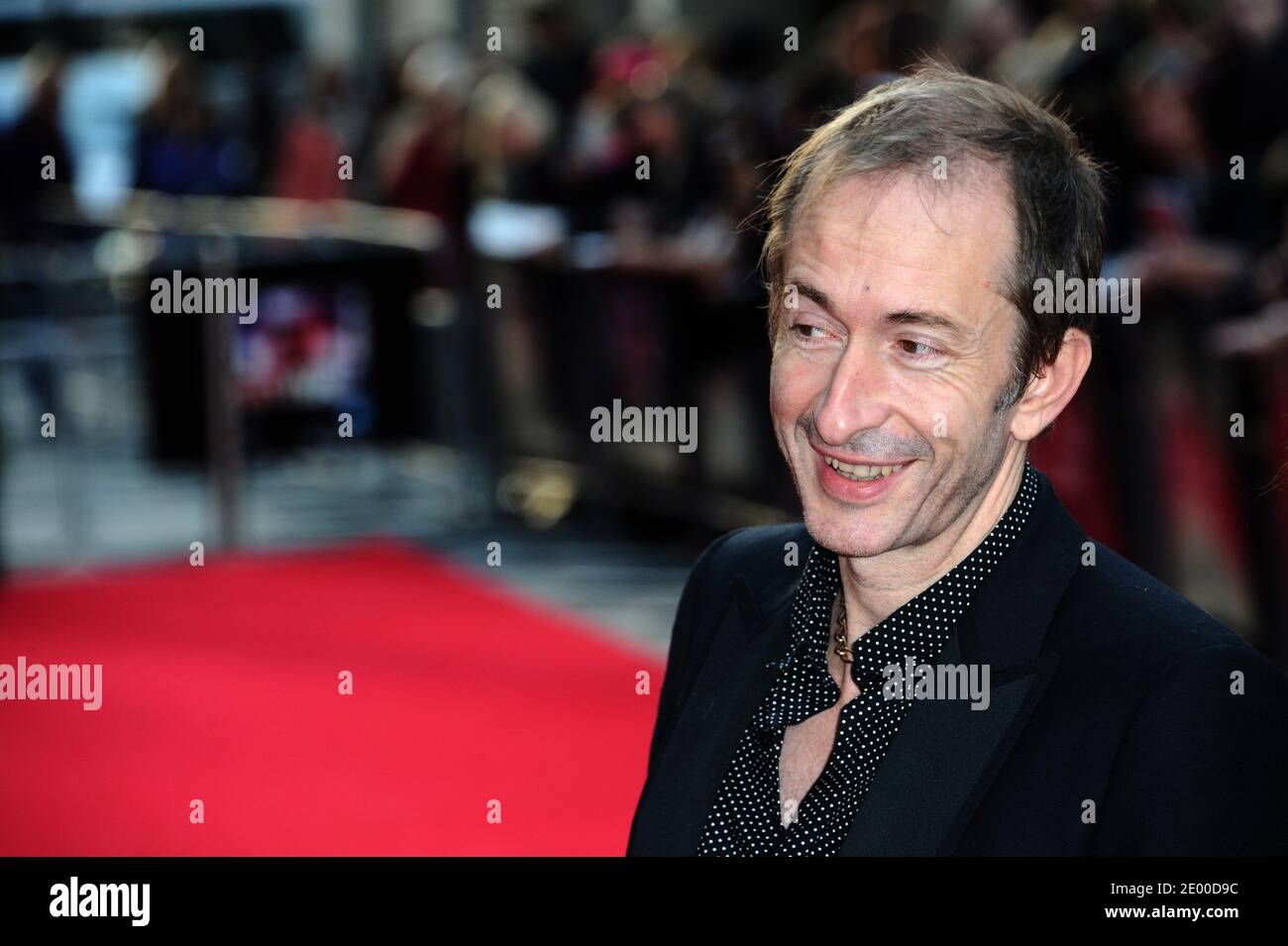 Il membro della band suede Mat Osman arriva per la prima del film The Invisible Woman come parte del 57esimo Festival di film della BFI all'Odeon West End di Londra, UK, il 17 ottobre 2013. Foto di Aurore Marechal/ABACAPRESS.COM Foto Stock