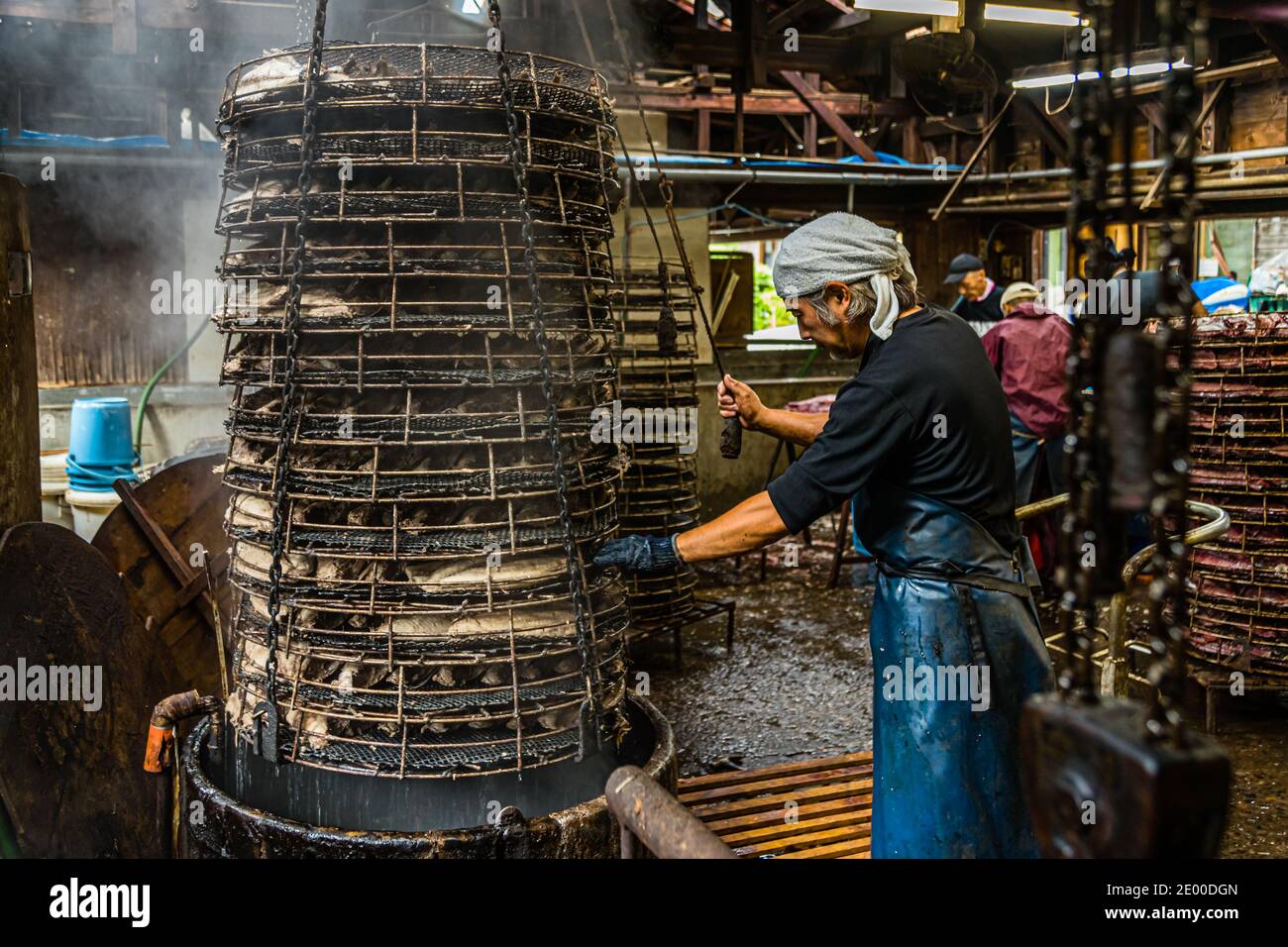 Yasuhisa Serizawa Katsuobushi della fabbricazione in Nishiizu-Cho, Shizuoka, Giappone Foto Stock