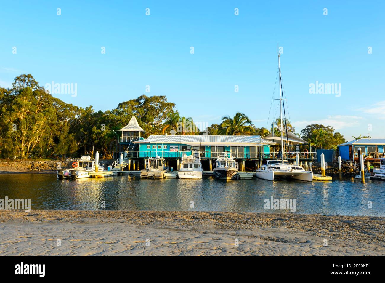 Ristorante fish and chips presso il porticciolo, Rainbow Beach, Queensland, QLD, Australia Foto Stock