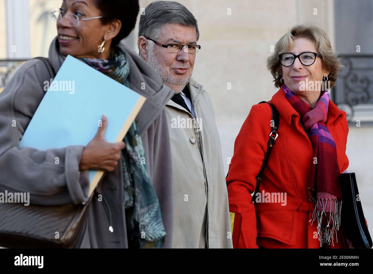 Ministro francese per il successo educativo George Pau-Langevin, Ministro francese responsabile delle relazioni con il Parlamento Alain Vidalies e Ministro francese della Ricerca Genevive Fioraso lasciano il Palazzo presidenziale Elysee dopo la riunione settimanale del gabinetto, a Parigi, in Francia, il 30 ottobre 2013. Foto di Stephane Lemouton/ABACAPRESS.COM Foto Stock