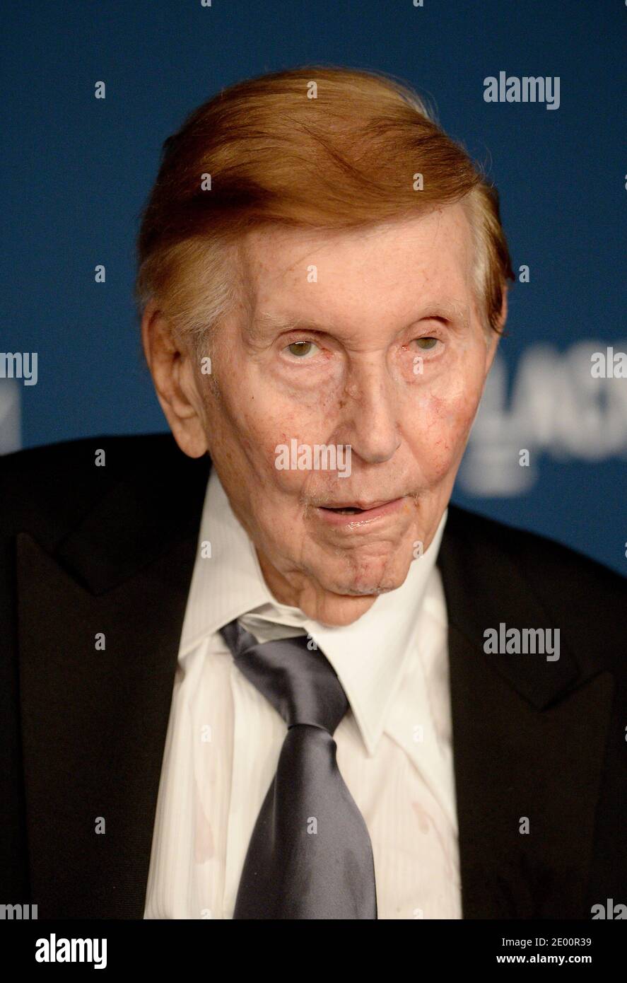 Sumner Redstone partecipa a LACMA 2013 Art + Film Gala in onore di Martin Scorsese e David Hockney al Los Angeles County Museum of Art il 2 novembre 2013 a Los Angeles, California, USA. Foto di Lionel Hahn/ABACAPRESS.COM Foto Stock