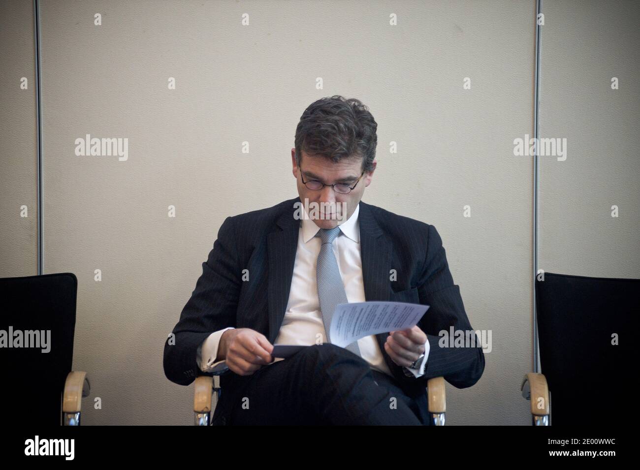 Ministro per il rinnovamento industriale Arnaud Montebourg durante una conferenza stampa congiunta per presentare il piano "UN nuovo Ordine per l'innovazione" al Ministero dell'Economia a Parigi, Francia, il 5 novembre 2013. Foto di Nicolas Messyasz/ABACAPRESS.COM Foto Stock