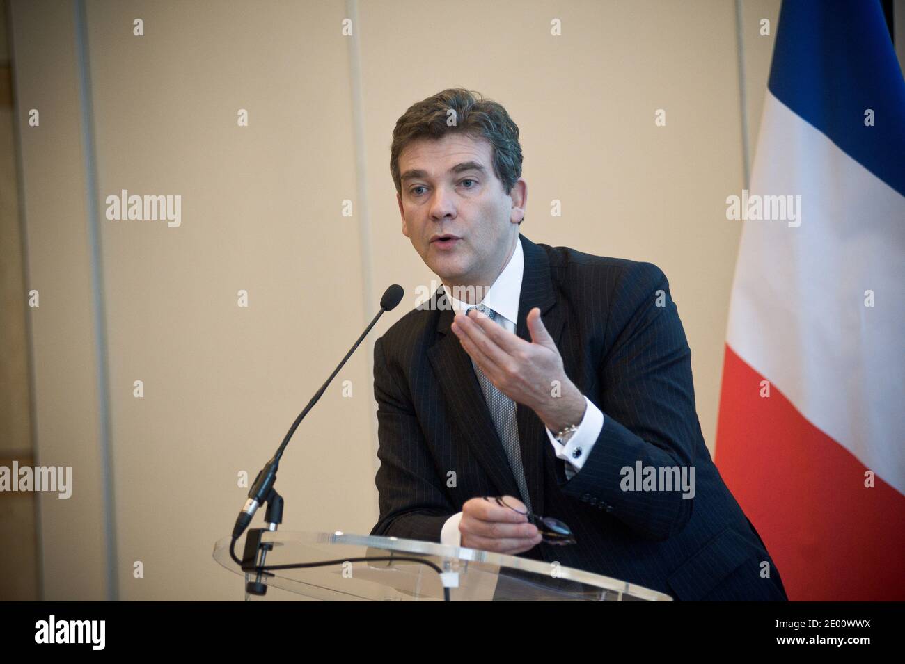 Ministro per il rinnovamento industriale Arnaud Montebourg durante una conferenza stampa congiunta per presentare il piano "UN nuovo Ordine per l'innovazione" al Ministero dell'Economia a Parigi, Francia, il 5 novembre 2013. Foto di Nicolas Messyasz/ABACAPRESS.COM Foto Stock