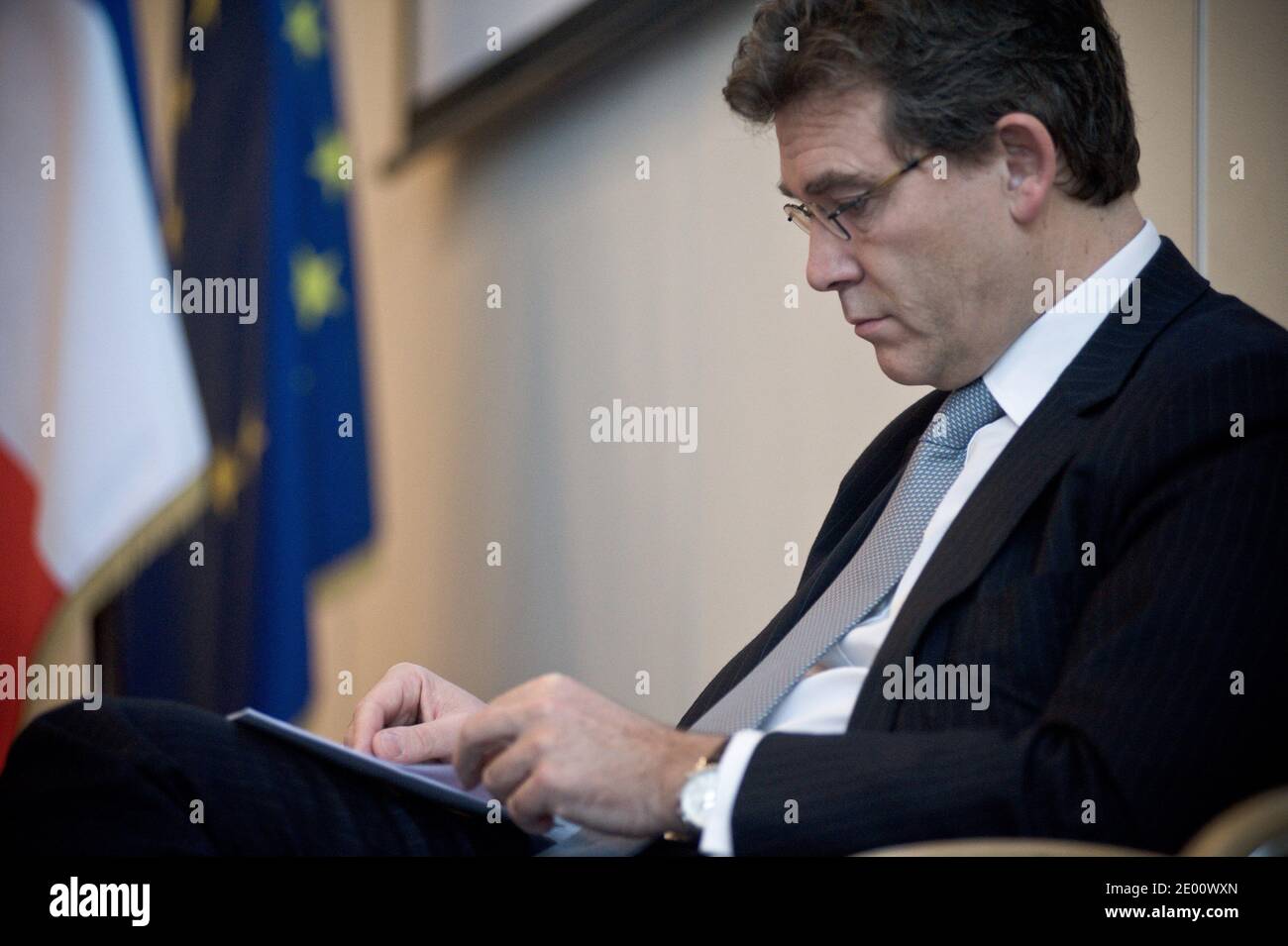 Ministro per il rinnovamento industriale Arnaud Montebourg durante una conferenza stampa congiunta per presentare il piano "UN nuovo Ordine per l'innovazione" al Ministero dell'Economia a Parigi, Francia, il 5 novembre 2013. Foto di Nicolas Messyasz/ABACAPRESS.COM Foto Stock