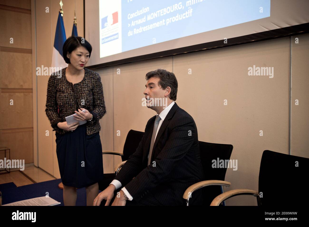 Ministro per il rinnovamento industriale Arnaud Montebourg durante una conferenza stampa congiunta per presentare il piano "UN nuovo Ordine per l'innovazione" al Ministero dell'Economia a Parigi, Francia, il 5 novembre 2013. Foto di Nicolas Messyasz/ABACAPRESS.COM Foto Stock