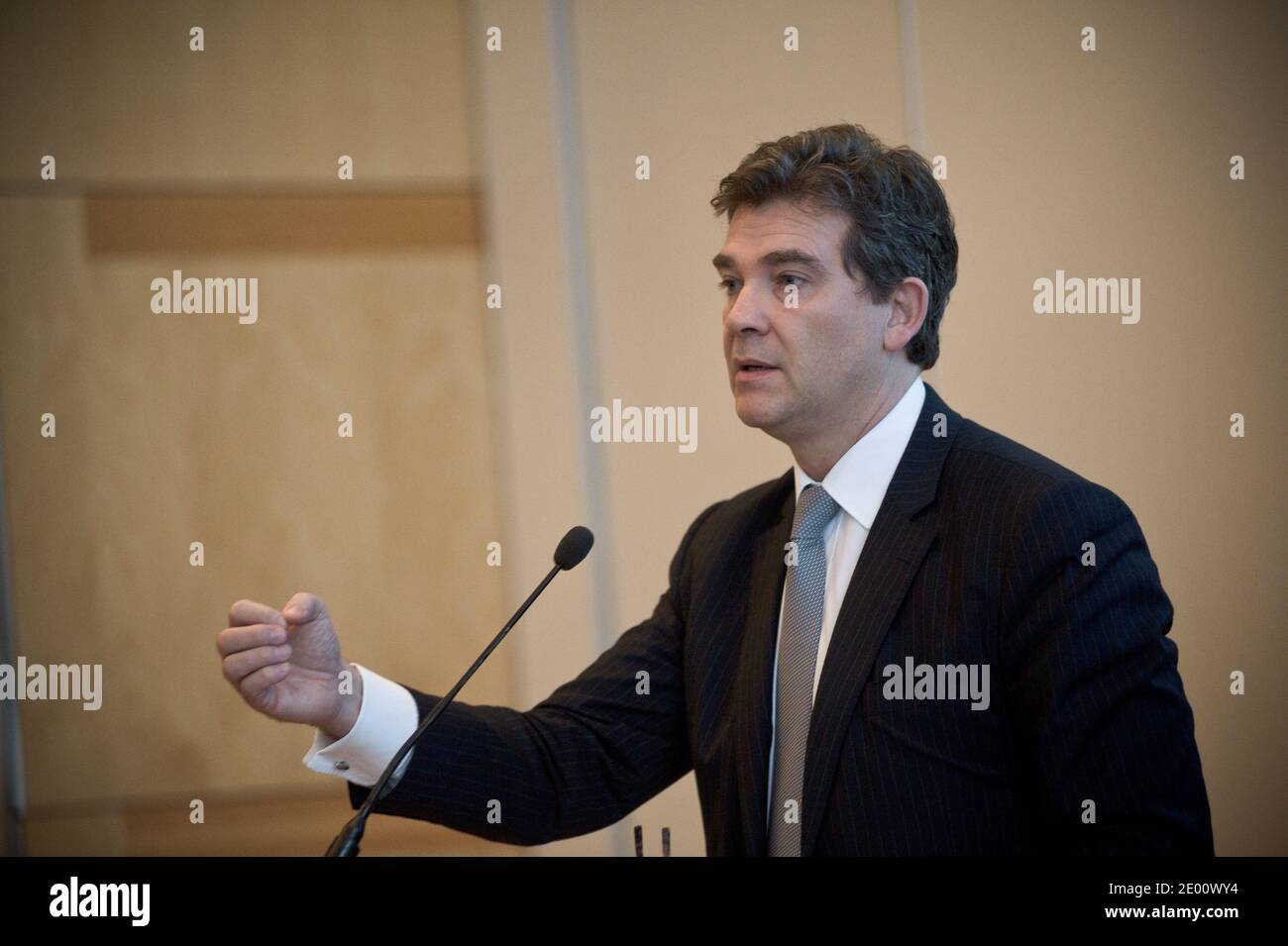 Ministro per il rinnovamento industriale Arnaud Montebourg durante una conferenza stampa congiunta per presentare il piano "UN nuovo Ordine per l'innovazione" al Ministero dell'Economia a Parigi, Francia, il 5 novembre 2013. Foto di Nicolas Messyasz/ABACAPRESS.COM Foto Stock