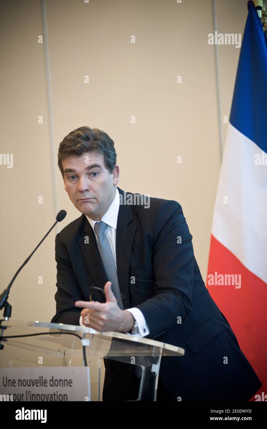 Ministro per il rinnovamento industriale Arnaud Montebourg durante una conferenza stampa congiunta per presentare il piano "UN nuovo Ordine per l'innovazione" al Ministero dell'Economia a Parigi, Francia, il 5 novembre 2013. Foto di Nicolas Messyasz/ABACAPRESS.COM Foto Stock