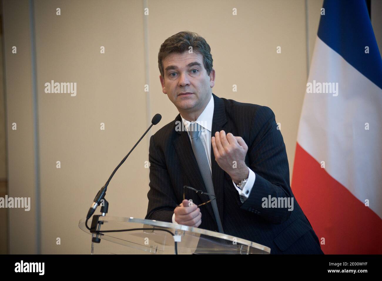 Ministro per il rinnovamento industriale Arnaud Montebourg durante una conferenza stampa congiunta per presentare il piano "UN nuovo Ordine per l'innovazione" al Ministero dell'Economia a Parigi, Francia, il 5 novembre 2013. Foto di Nicolas Messyasz/ABACAPRESS.COM Foto Stock