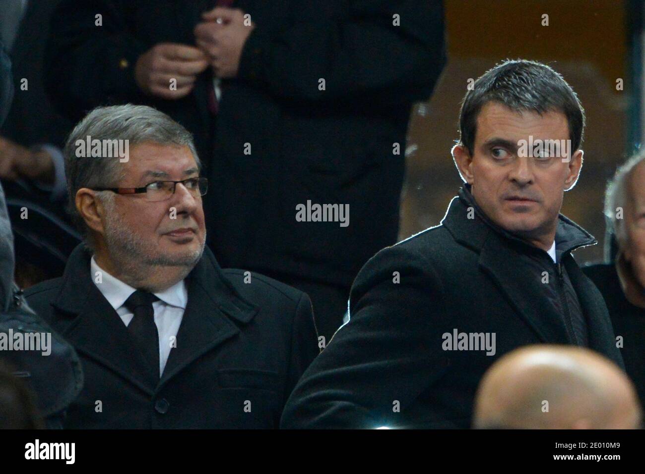 Il ministro francese degli interni Manuel Valls e il ministro francese responsabile delle relazioni con il Parlamento Alain Vidalies durante un test match internazionale, Francia contro Nuova Zelanda tutti i neri allo Stade de France a Saintt-Denissuburb di Parigi, Francia, il 9 novembre 2013. La Nuova Zelanda ha vinto il 26-19. Foto di Henri Szwarc/ABACAPRESS.COM Foto Stock