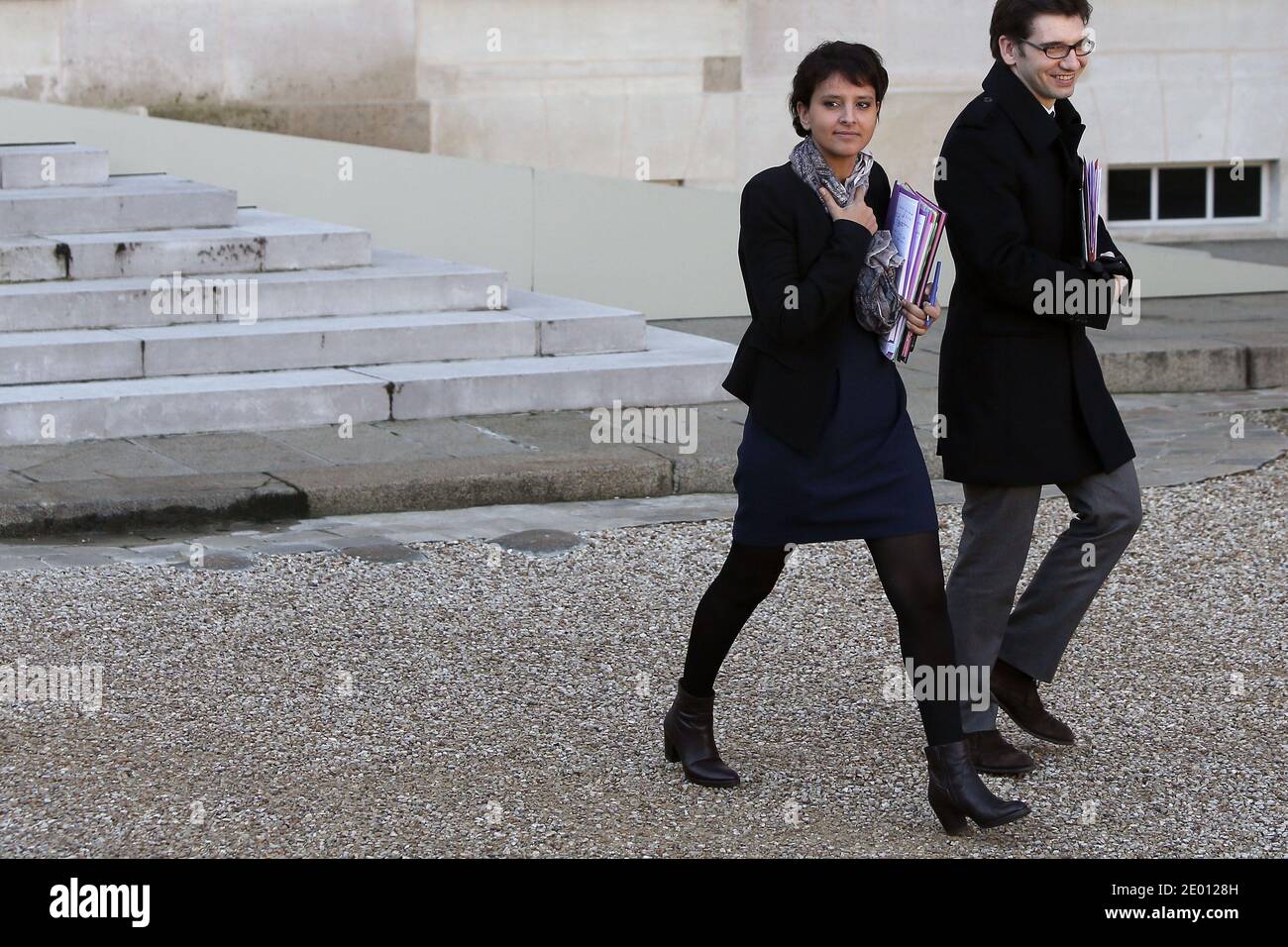 Najat Vallaud-Belkacem, ministro francese dei diritti della donna e portavoce del governo, lascia il palazzo presidenziale dell'Elysee dopo la riunione settimanale del gabinetto, a Parigi, in Francia, il 13 novembre 2013. Foto di Stephane Lemouton/ABACAPRESS.COM Foto Stock