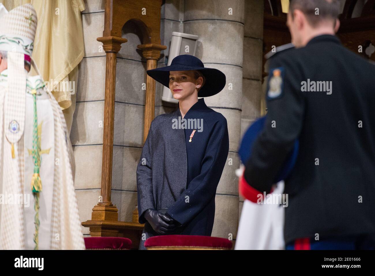 La principessa Charlene di Monaco partecipa a una messa nella Cattedrale di Monaco durante le cerimonie ufficiali per la Giornata Nazionale di Monaco nella Cattedrale di Notre-Dame-Immaculee de Monaco il 19 novembre 2013 a Monte-Carlo, Monaco. Foto di Christophe Guibbaud/ABACAPRESS.COM Foto Stock