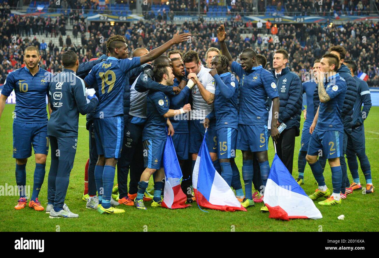 La gioia della squadra della Francia durante la partita di calcio della Coppa del mondo FIFA Europa Group 2014, Francia contro Ucraina allo Stade de France, nella periferia di Parigi, Francia, a Saint-Denis, il 19 novembre 2013. Foto di Christian Liegi Foto Stock