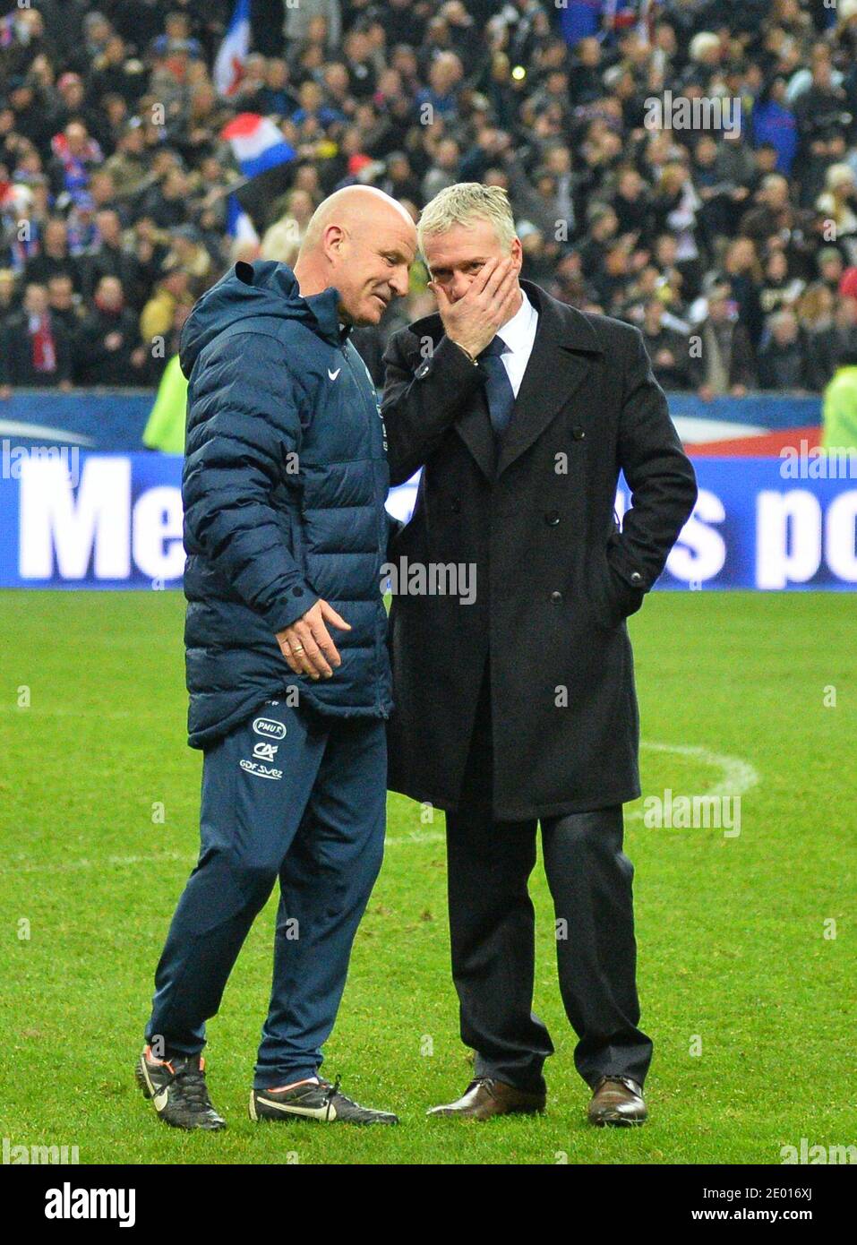 Didier Deschamps e Guy Stephan in Francia il 19 novembre 2013, durante la partita di calcio della Coppa del mondo FIFA Europe Group 2014, Francia contro Ucraina allo Stade de France, nella periferia di Saint-Denis a Parigi. Foto di Christian Liegi Foto Stock