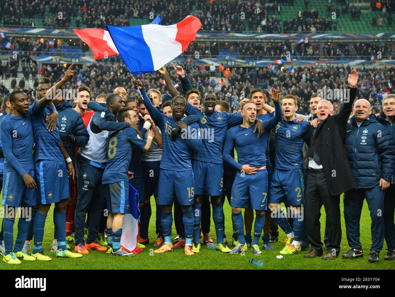 La gioia della squadra della Francia durante la partita di calcio della Coppa del mondo FIFA Europa Group 2014, Francia contro Ucraina allo Stade de France, nella periferia di Parigi, Francia, a Saint-Denis, il 19 novembre 2013. Foto di Christian Liegi Foto Stock