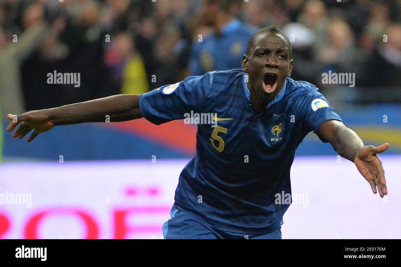 Il francese Mamadou Sakho durante la partita di calcio della Coppa del mondo FIFA Europa Group 2014, Francia contro Ucraina allo Stade de France, nella periferia di Parigi, Francia, a Saint-Denis, il 19 novembre 2013. Foto di Christian Liegi Foto Stock