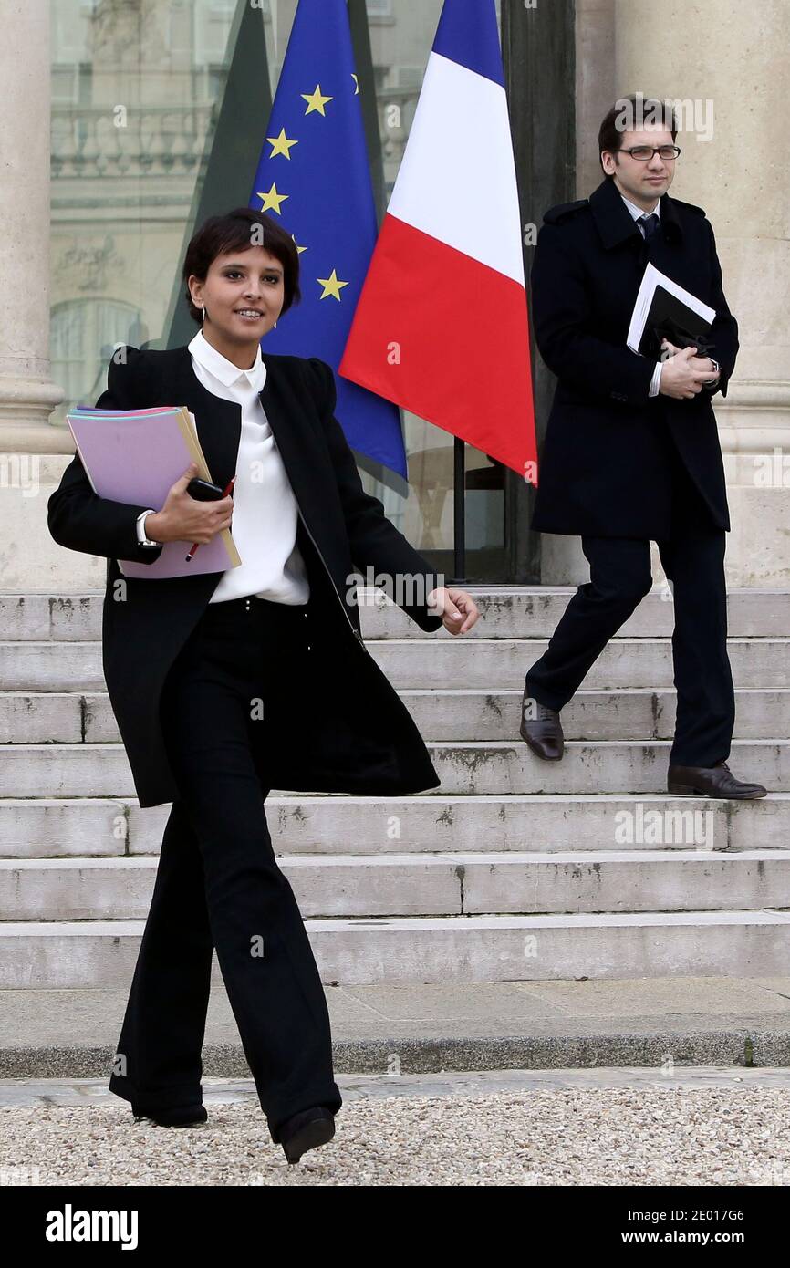 Najat Vallaud-Belkacem, ministro francese dei diritti della donna e portavoce del governo, lascia il palazzo presidenziale dell'Elysee dopo la riunione settimanale del gabinetto, a Parigi, in Francia, il 20 novembre 2013. Foto di Stephane Lemouton/ABACAPRESS.COM Foto Stock