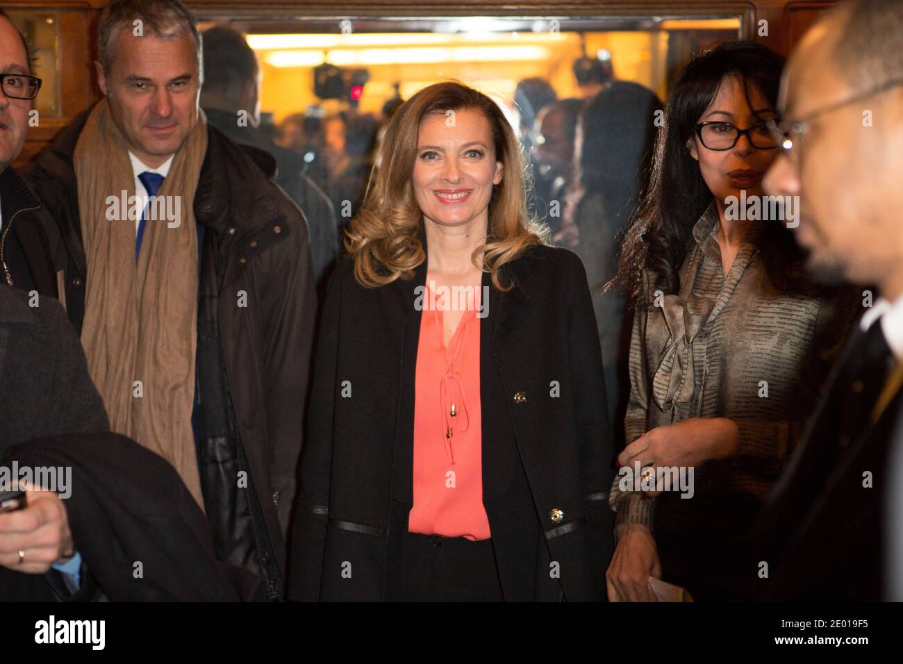 Nella foto di Valerie Trierweiler, il 22 novembre 2013, a Parigi, in Francia, uscì dalla cerimonia del 'Prix Danielle Mitterrand 2013'. Foto di Romain boe/ABACAPRESS.COM Foto Stock