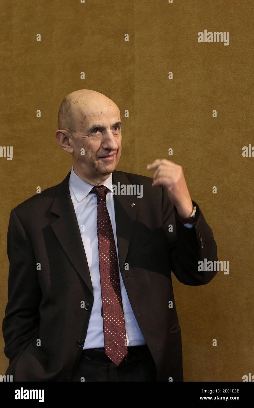Il commissario generale per gli investimenti Louis Gallois partecipa alla Conferenza parlamentare sul grande piano di investimento tenutasi a Maison de la Chimie a Parigi, in Francia, il 28 novembre 2013. Foto di Stephane Lemouton/ABACAPRESS.COM Foto Stock