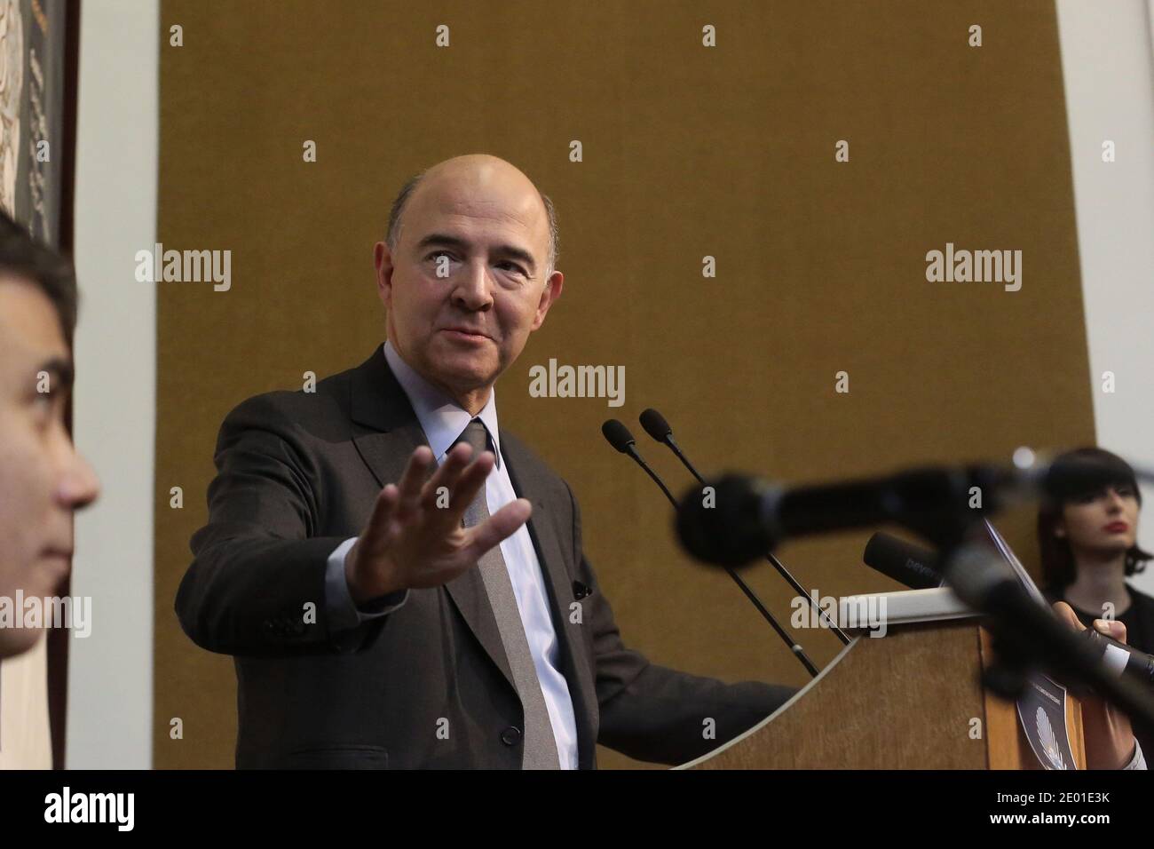 Il ministro francese delle Finanze Pierre Moscovici partecipa alla Conferenza parlamentare sul grande piano di investimento tenutasi a Maison de la Chimie a Parigi, in Francia, il 28 novembre 2013. Foto di Stephane Lemouton/ABACAPRESS.COM Foto Stock