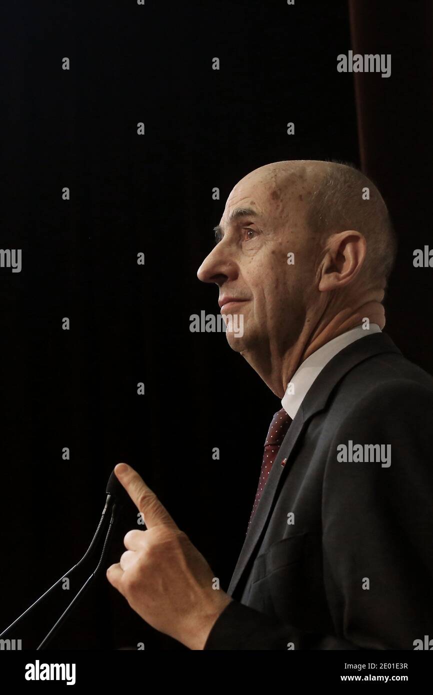Il commissario generale per gli investimenti Louis Gallois partecipa alla Conferenza parlamentare sul grande piano di investimento tenutasi a Maison de la Chimie a Parigi, in Francia, il 28 novembre 2013. Foto di Stephane Lemouton/ABACAPRESS.COM Foto Stock
