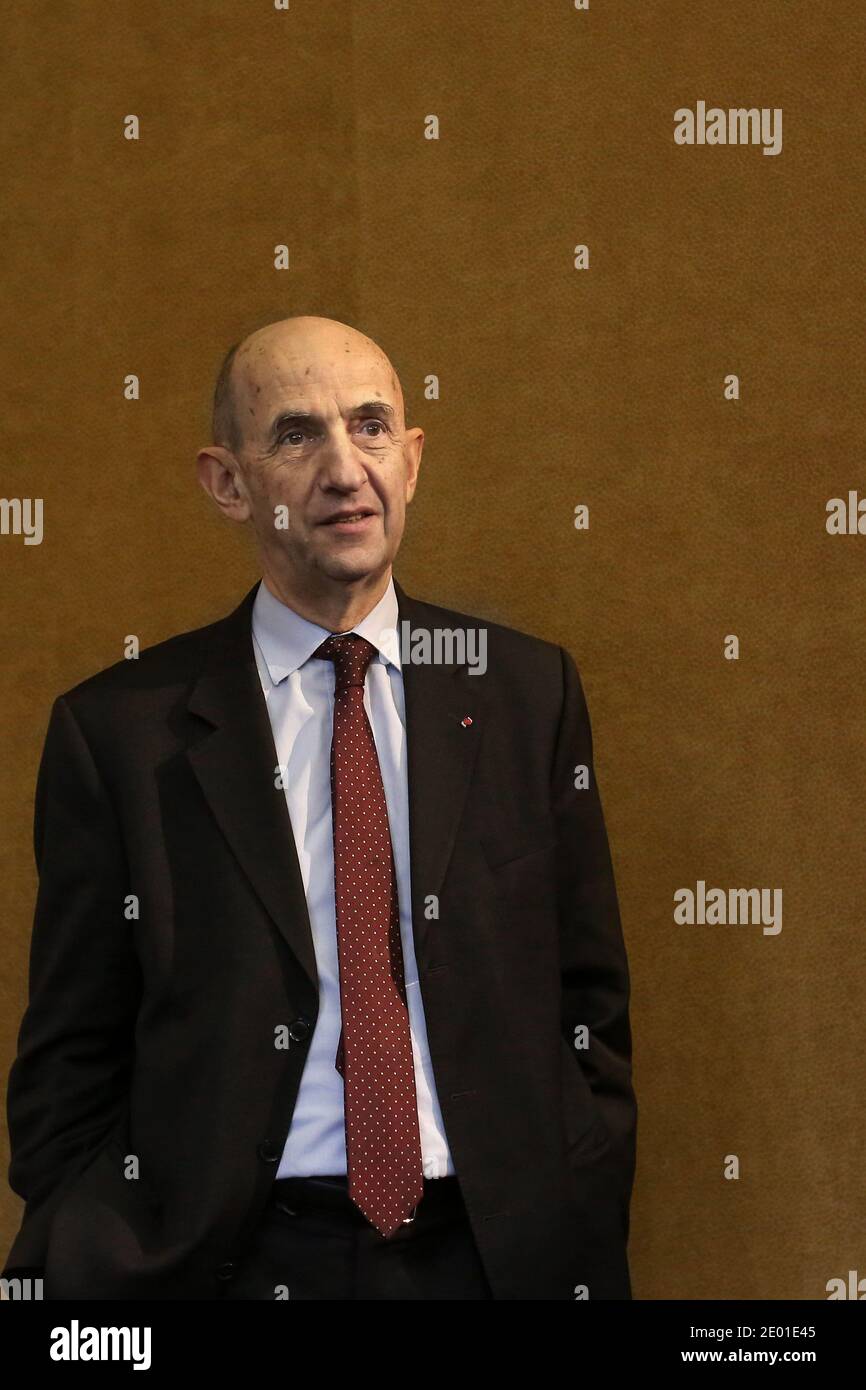 Il commissario generale per gli investimenti Louis Gallois partecipa alla Conferenza parlamentare sul grande piano di investimento tenutasi a Maison de la Chimie a Parigi, in Francia, il 28 novembre 2013. Foto di Stephane Lemouton/ABACAPRESS.COM Foto Stock