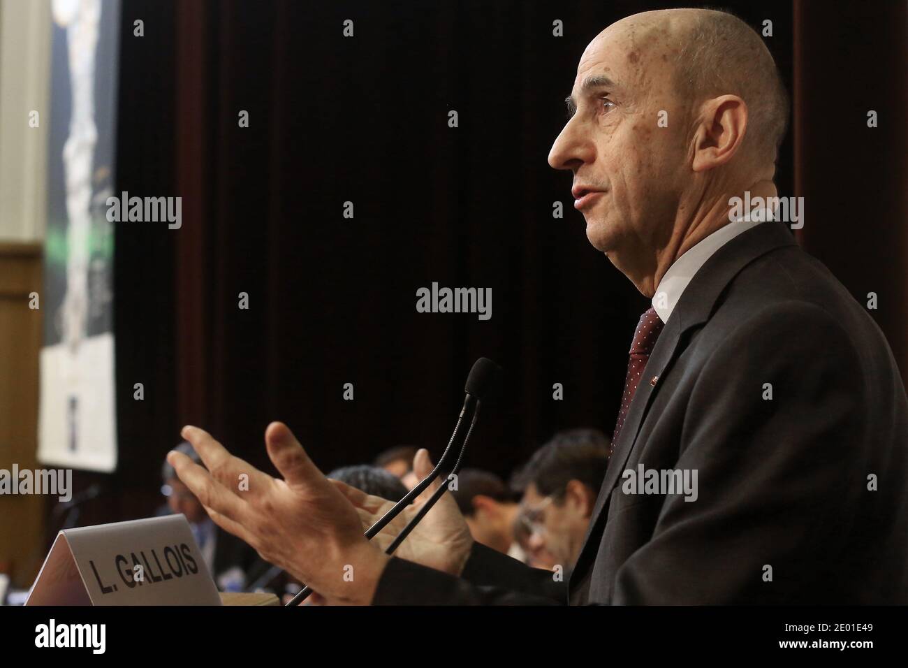 Il commissario generale per gli investimenti Louis Gallois partecipa alla Conferenza parlamentare sul grande piano di investimento tenutasi a Maison de la Chimie a Parigi, in Francia, il 28 novembre 2013. Foto di Stephane Lemouton/ABACAPRESS.COM Foto Stock