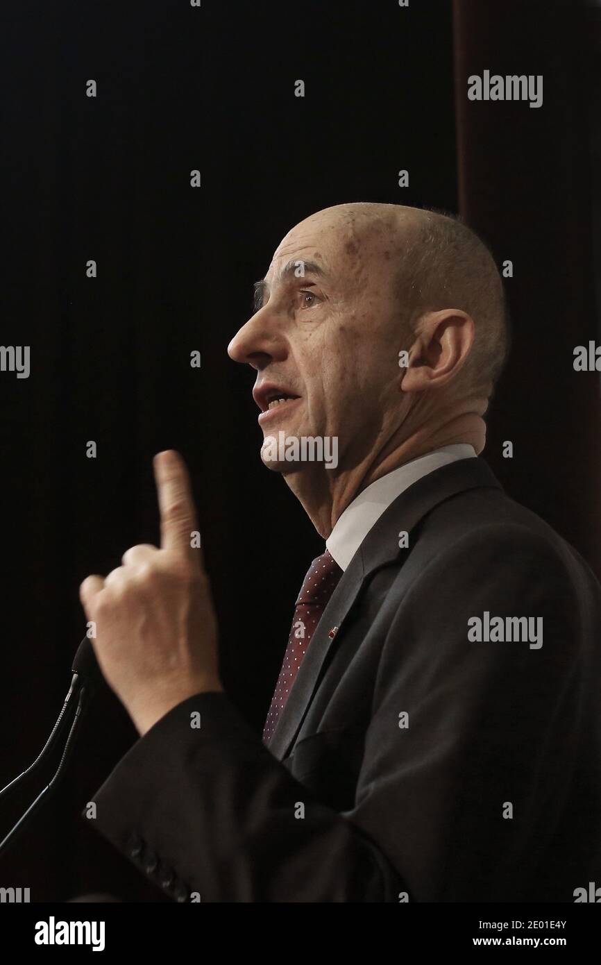 Il commissario generale per gli investimenti Louis Gallois partecipa alla Conferenza parlamentare sul grande piano di investimento tenutasi a Maison de la Chimie a Parigi, in Francia, il 28 novembre 2013. Foto di Stephane Lemouton/ABACAPRESS.COM Foto Stock