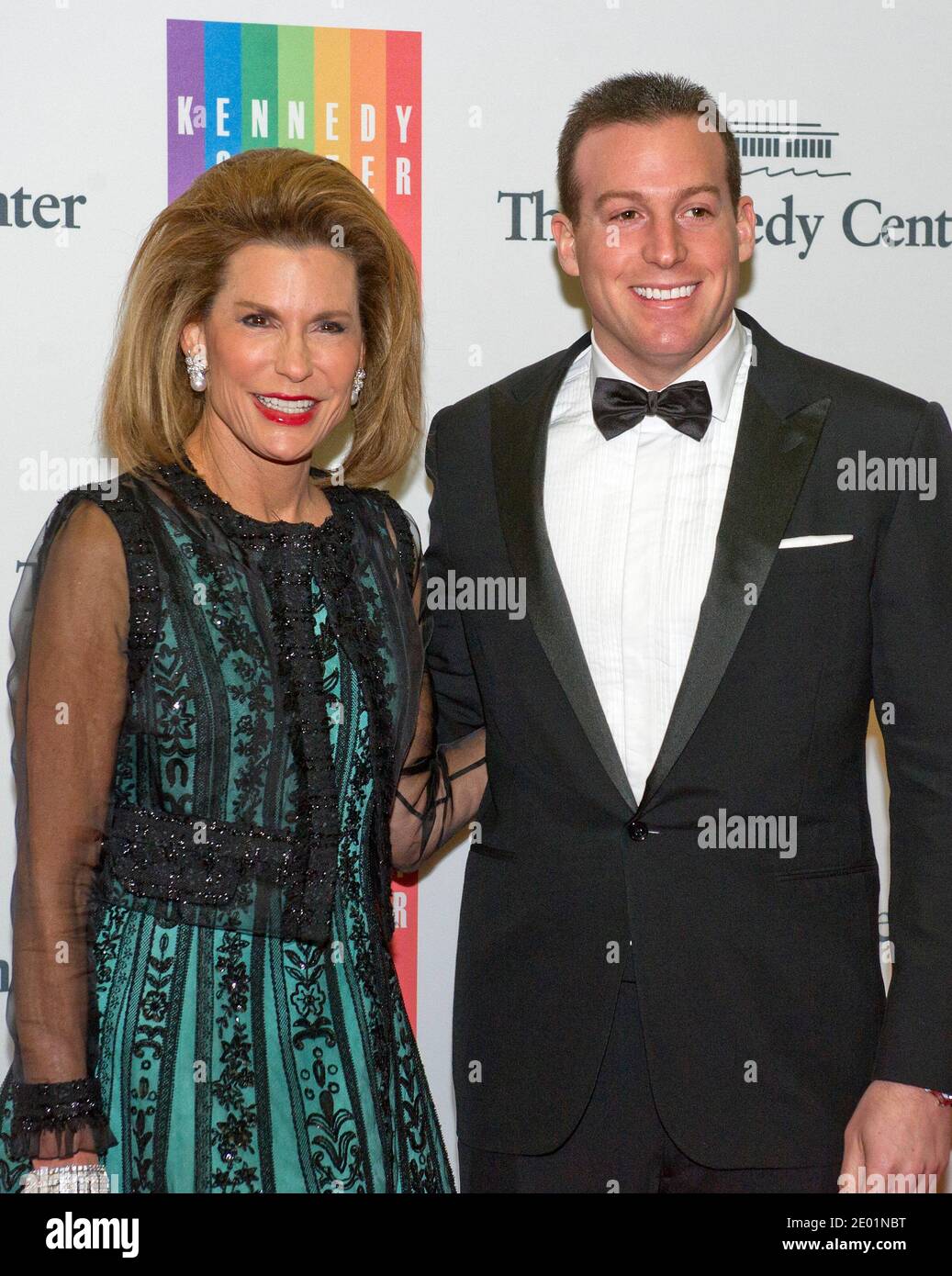 Nancy G. Brinker e Howard Bernick arrivano per la cena ufficiale dell'artista in onore dei vincitori del Kennedy Center Honors 2013 ospitato dal Segretario di Stato degli Stati Uniti John F. Kerry al Dipartimento di Stato degli Stati Uniti a Washington, DC, USA, sabato 7 dicembre 2013. I 2013 honorees sono: cantante d'opera Martina Arroyo; pianista, tastierista, bandleader e compositore Herbie Hancock; pianista, cantante e cantautore Billy Joel; attrice Shirley McLaine; musicista e cantautore Carlos Santana. Foto di Ron Sachs/piscina/ABACAPRESS.COM Foto Stock