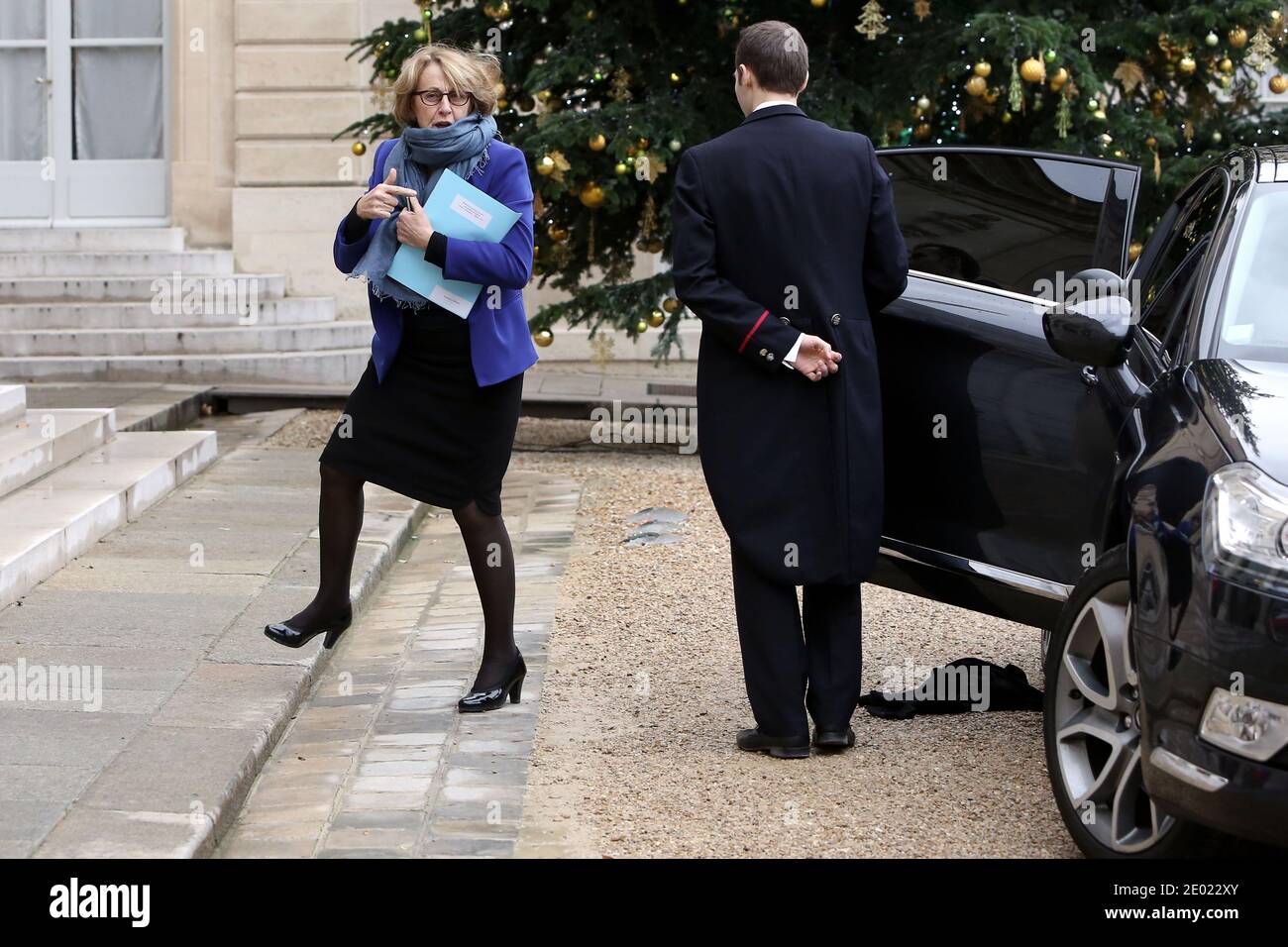 Il Ministro per la riforma dello Stato, il decentramento e la pubblica Amministrazione Marylise Lebranchu arriva per un incontro con il Presidente francese e i prefetti locali e i direttori dell'amministrazione centrale al palazzo presidenziale Elysee il 23 dicembre 2013. Foto di Stephane Lemouton/ABACAPRESS.COM Foto Stock