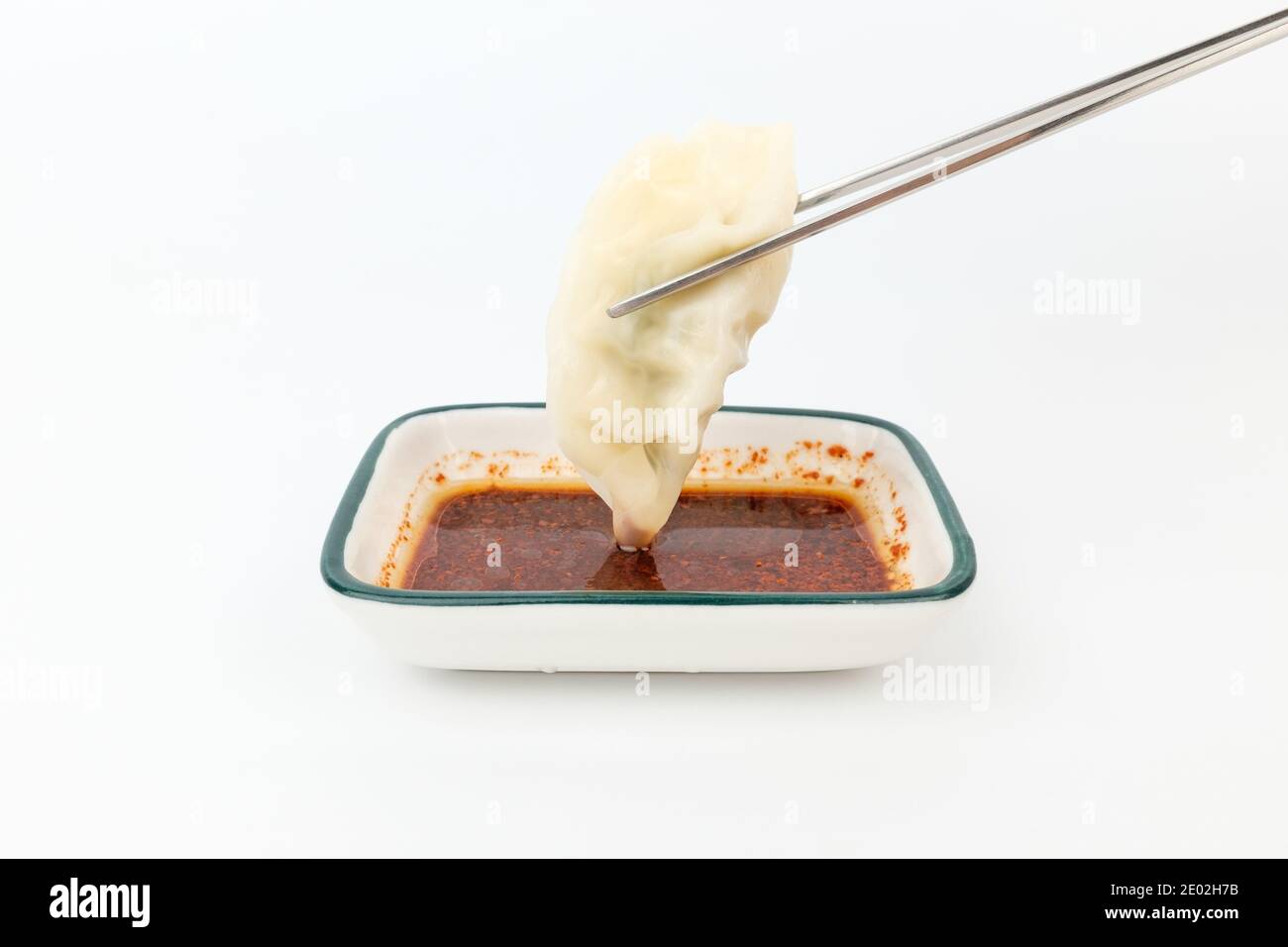 Piccoli gnocchi su sfondo bianco Foto Stock