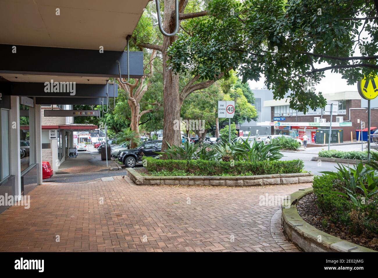 Mona vale a Sydney martedì 29 dicembre 2020. Il governo del NSW ha messo la parte settentrionale delle spiagge del nord in blocco a causa di un focolaio di COVID 19 in Avalon Beach, il sobborgo di Mona vale rimane tranquillo nelle giornate estive di solito molto affollate, con le persone solo avventurarsi per lo shopping essenziale e l'esercizio fisico. Credit martin berry@alamy notizie dal vivo. Foto Stock