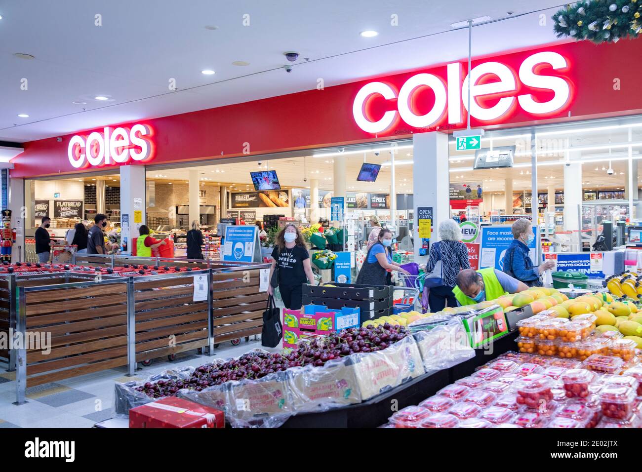 Mona vale a Sydney martedì 29 dicembre 2020. Il governo del NSW ha messo la parte settentrionale delle spiagge del nord in blocco a causa di un focolaio di COVID 19 in Avalon Beach, il sobborgo di Mona vale rimane tranquillo nelle giornate estive di solito molto affollate, con le persone solo avventurarsi per lo shopping essenziale e l'esercizio fisico. Credit martin berry@alamy notizie dal vivo. Foto Stock