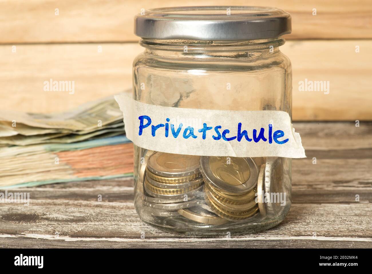 Mason Jar scuola privata e denaro in euro Foto Stock