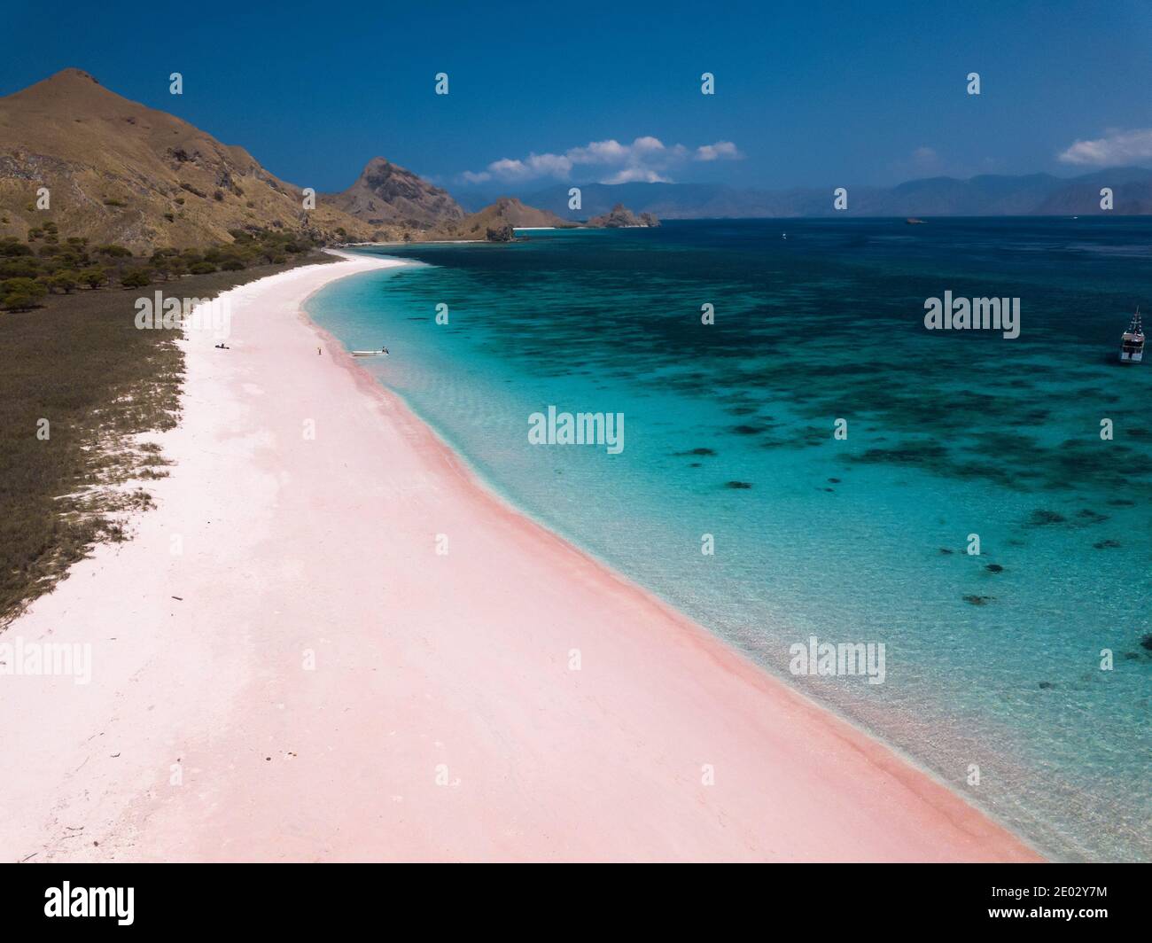 Pink Beach Drone vista Komodo National Park a Flores Indonesia Foto Stock