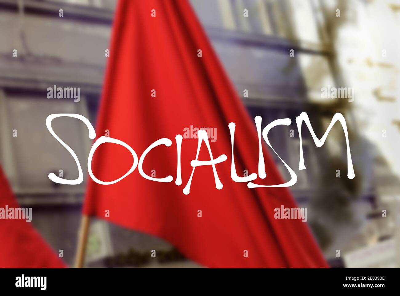 Rivoluzione socialista / comunista - testo rivoluzionario socialismo e offuscato foto della bandiera rossa Foto Stock