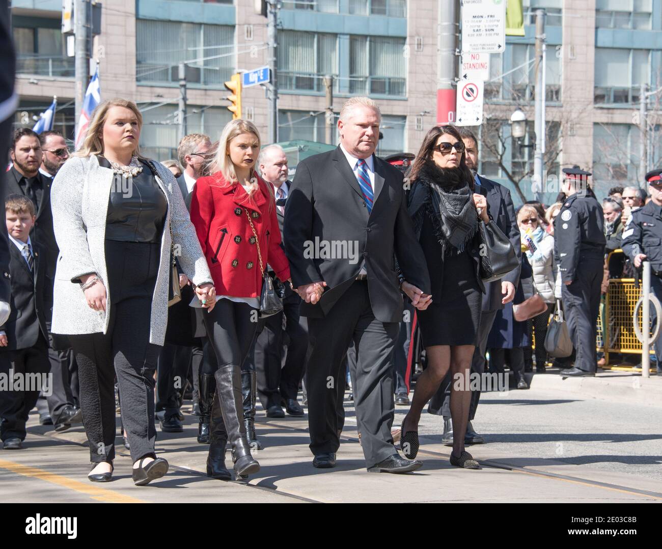 Doug Ford, Karla e Krista arrivano alla Cattedrale di St. James durante la cerimonia funeraria di Rob Ford, Toronto, Canada-Marzo 2016 Foto Stock