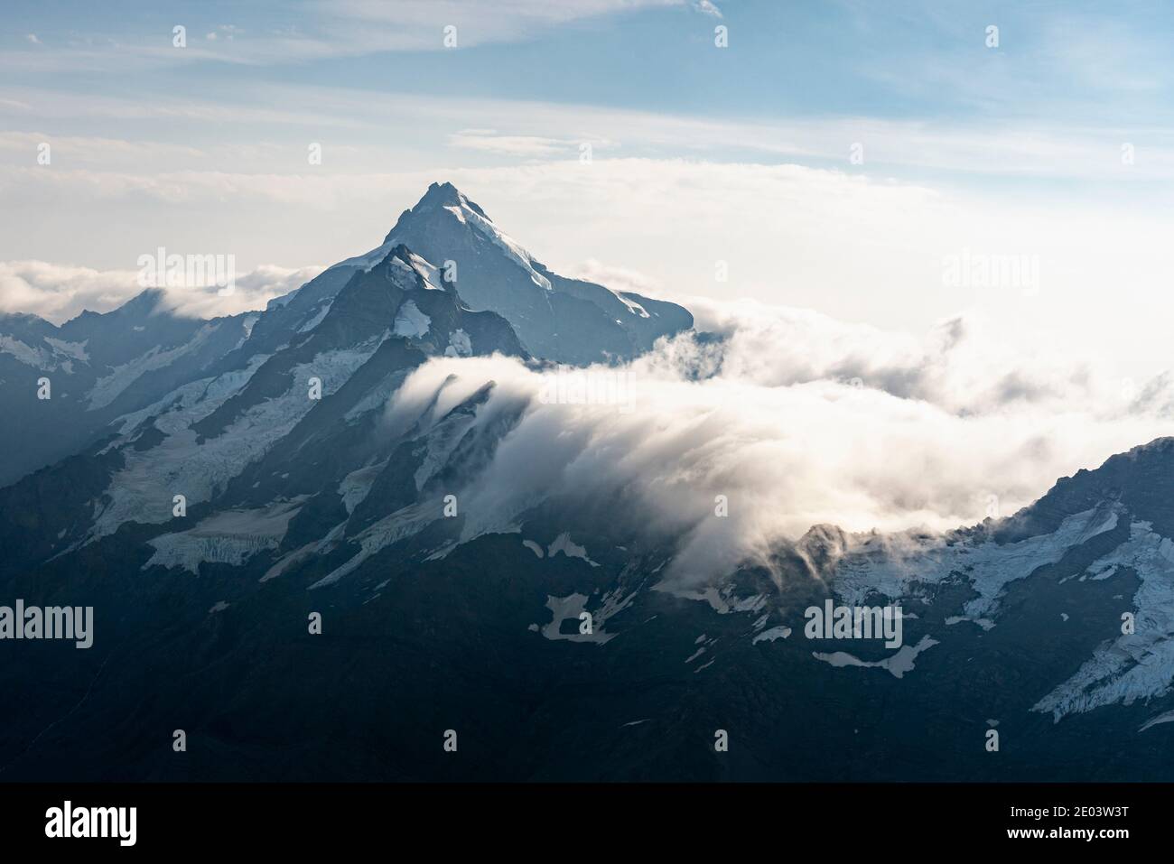 Vista aerea del Monte Cuoco coperto di neve, Mt. Cook National Park, Nuova Zelanda Foto Stock