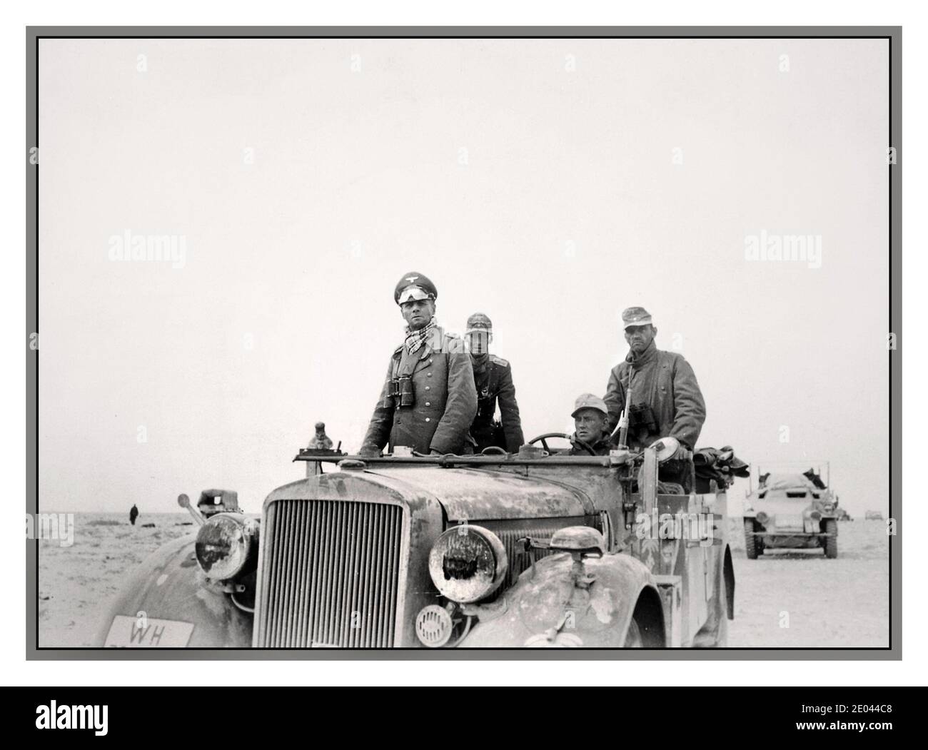ROMMEL TOBRUK General Rommel (la Volpe del deserto) seconda guerra mondiale con la 15th Panzer Division tra Tobruk e Sidi Omar. Libia, 1941 seconda guerra mondiale Nord Africa (2GF9G2R superiore alt size file large) Foto Stock