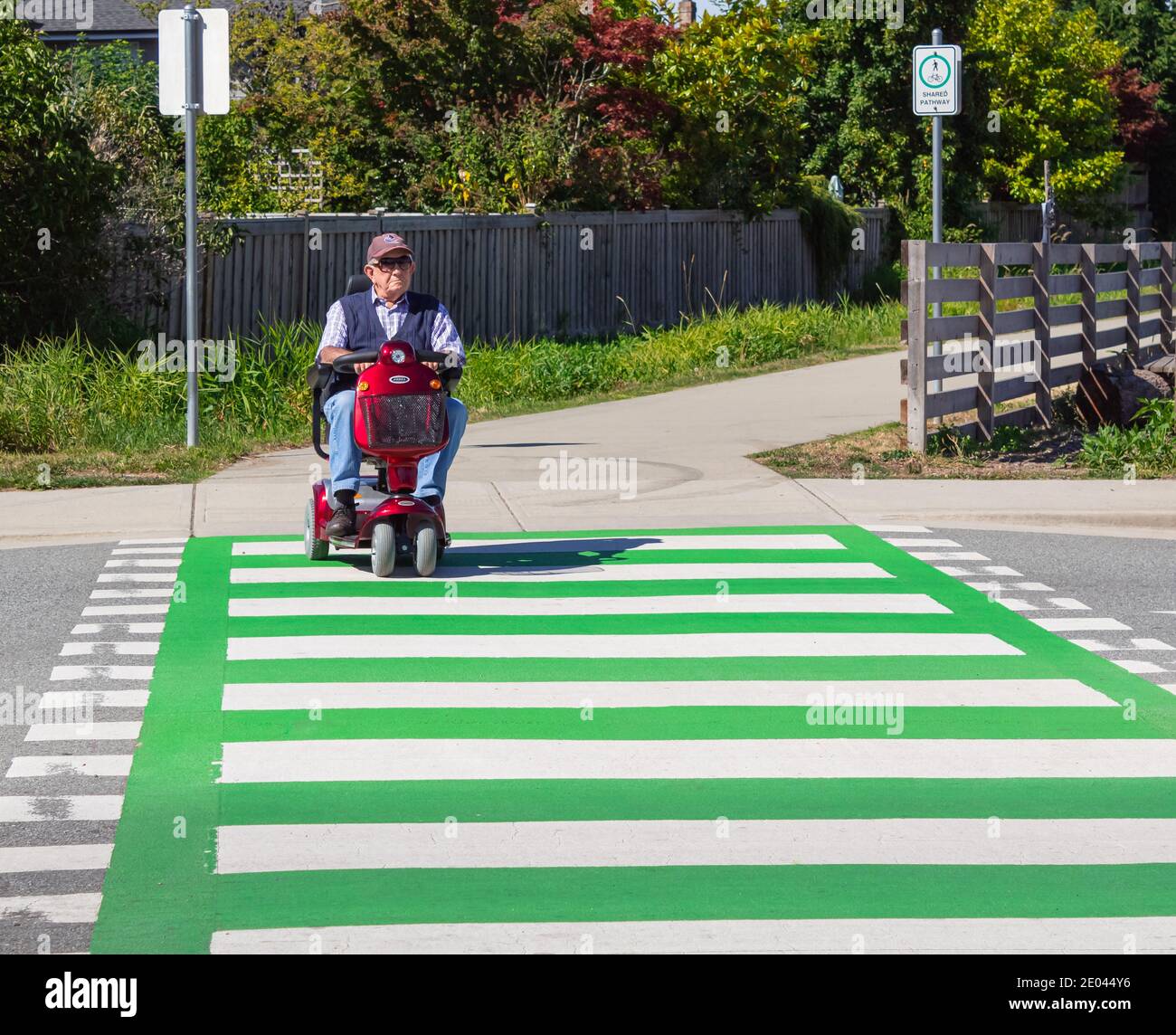 Invalid scooter wheelchair immagini e fotografie stock ad alta risoluzione  - Alamy